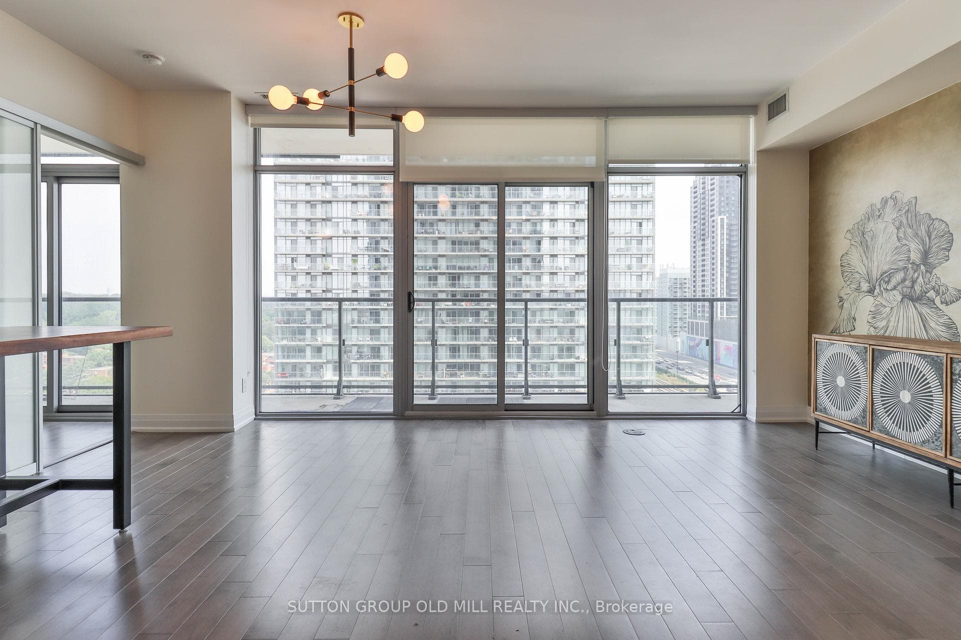 105 The Queensway N/A Unit 1316 photo 9
