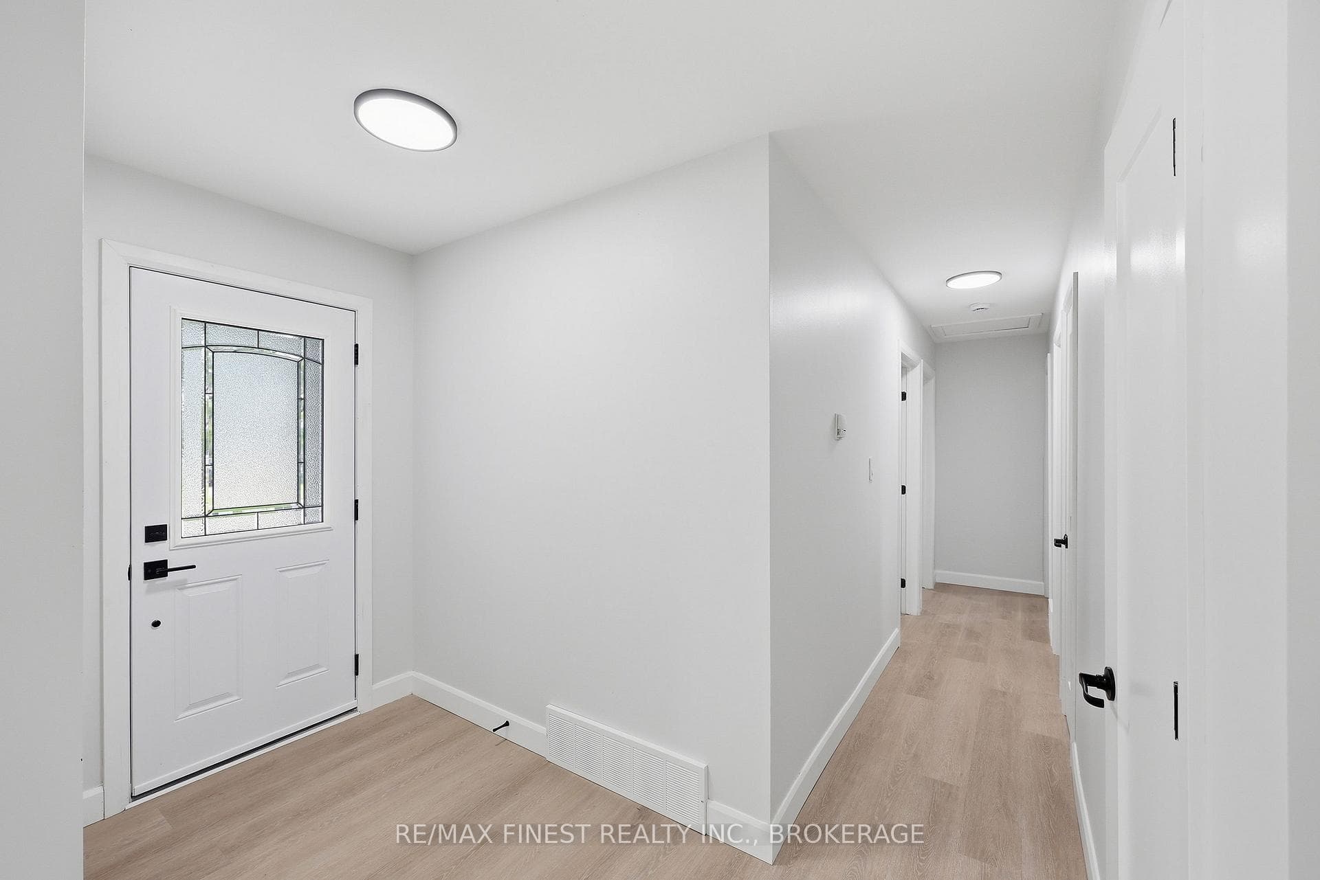 687 Willis Street photo 5