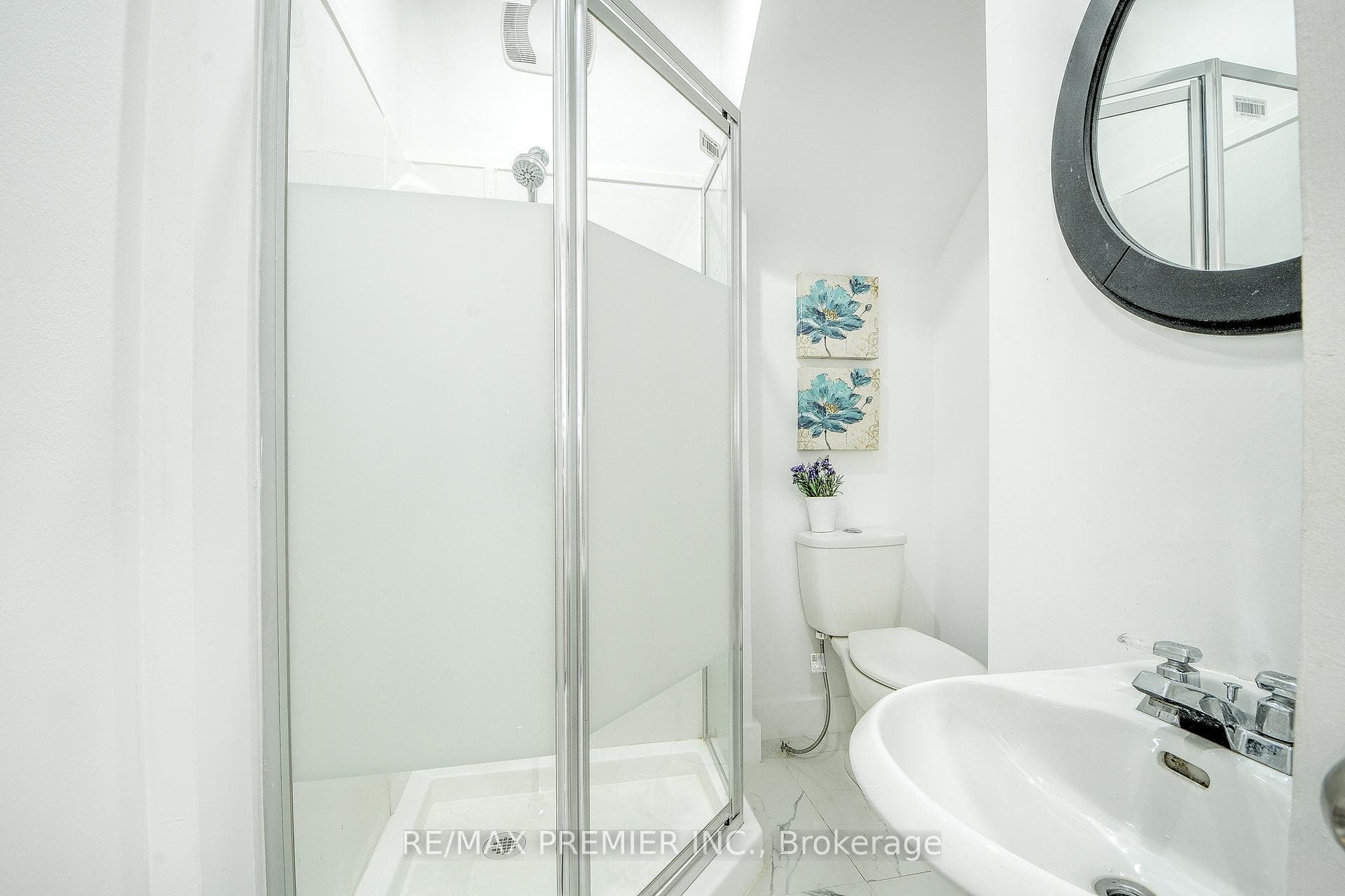 1467 Ouellette Avenue photo 14