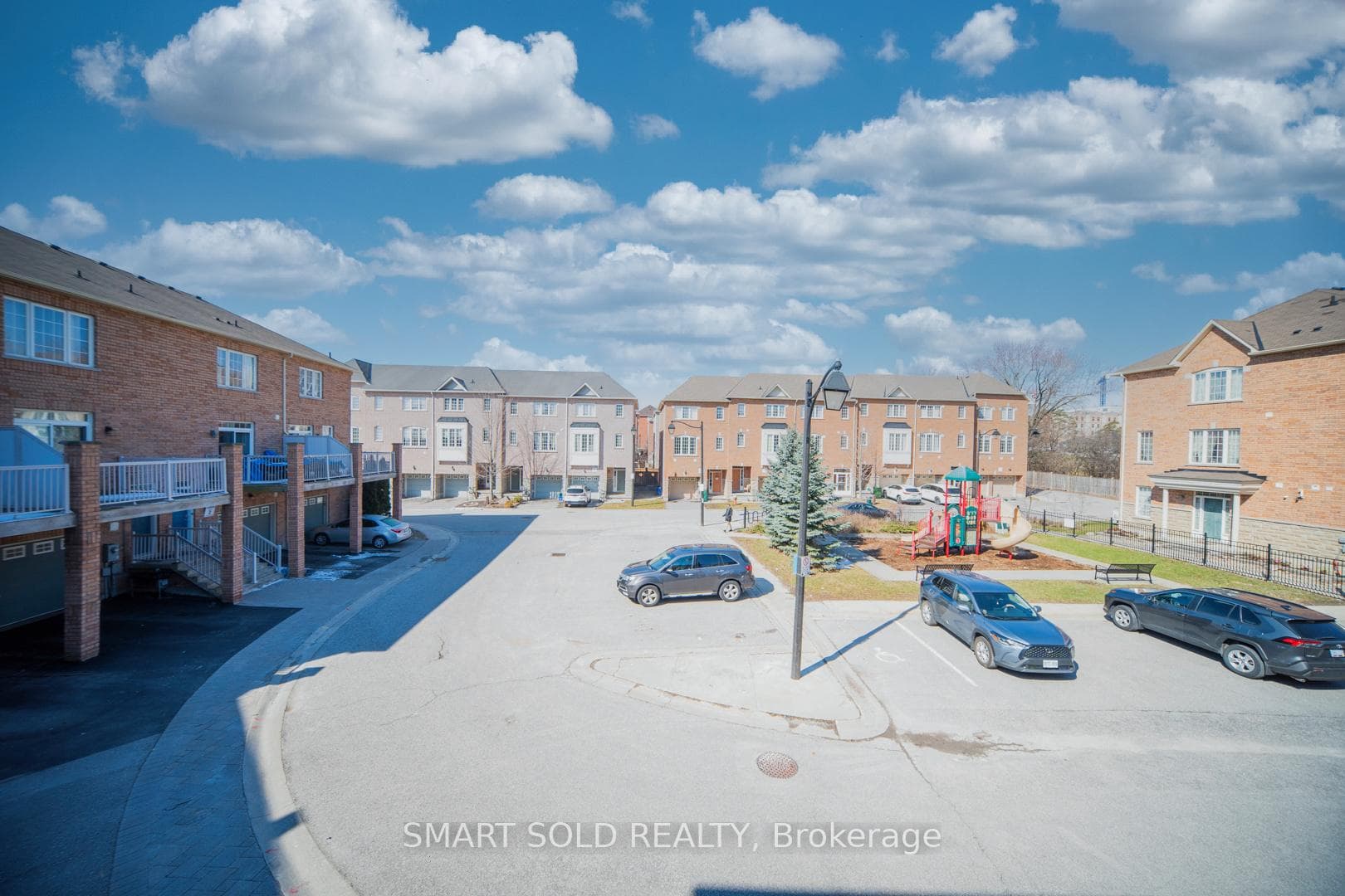 154 Yorkland Street photo 44