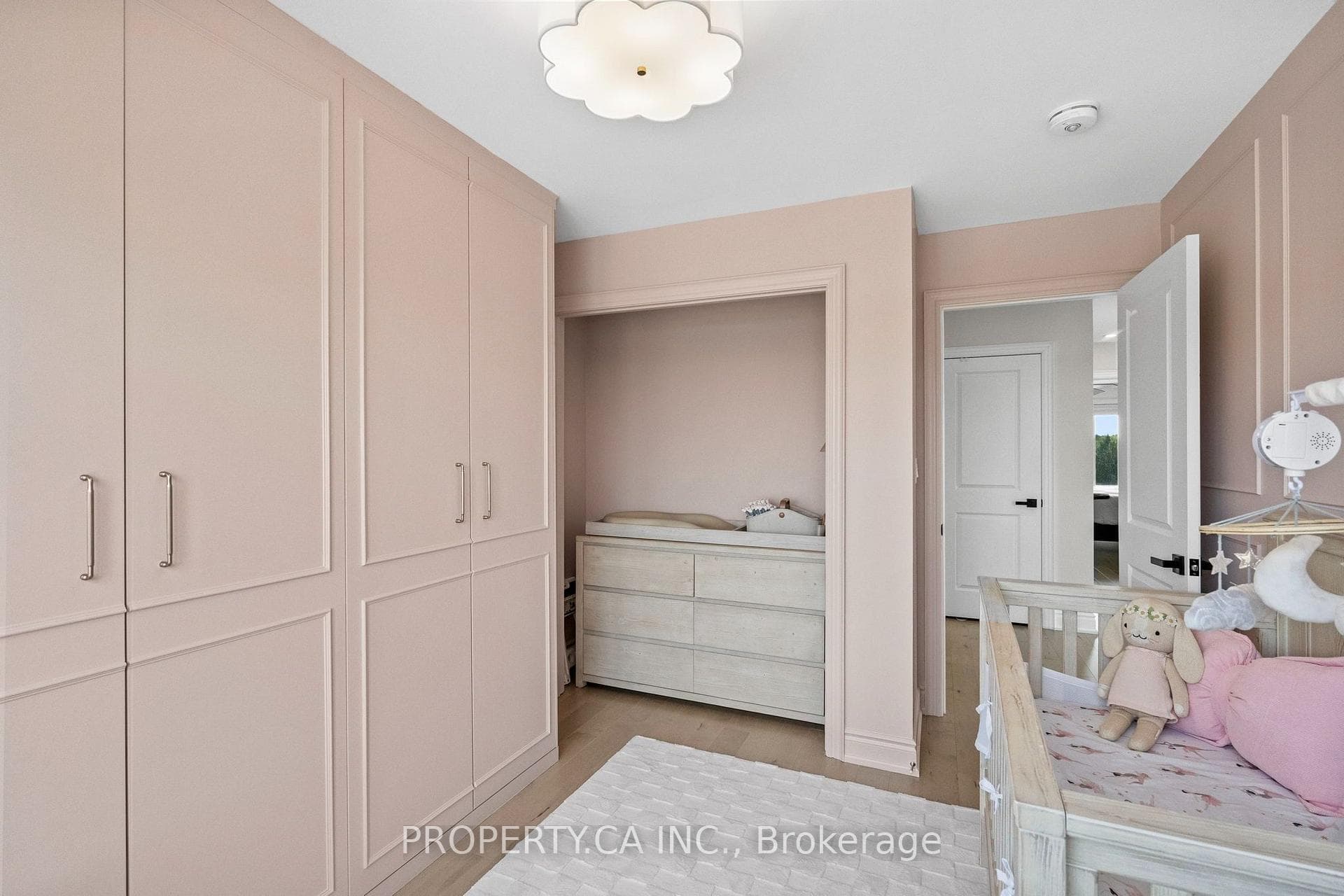 556 New England Court photo 30