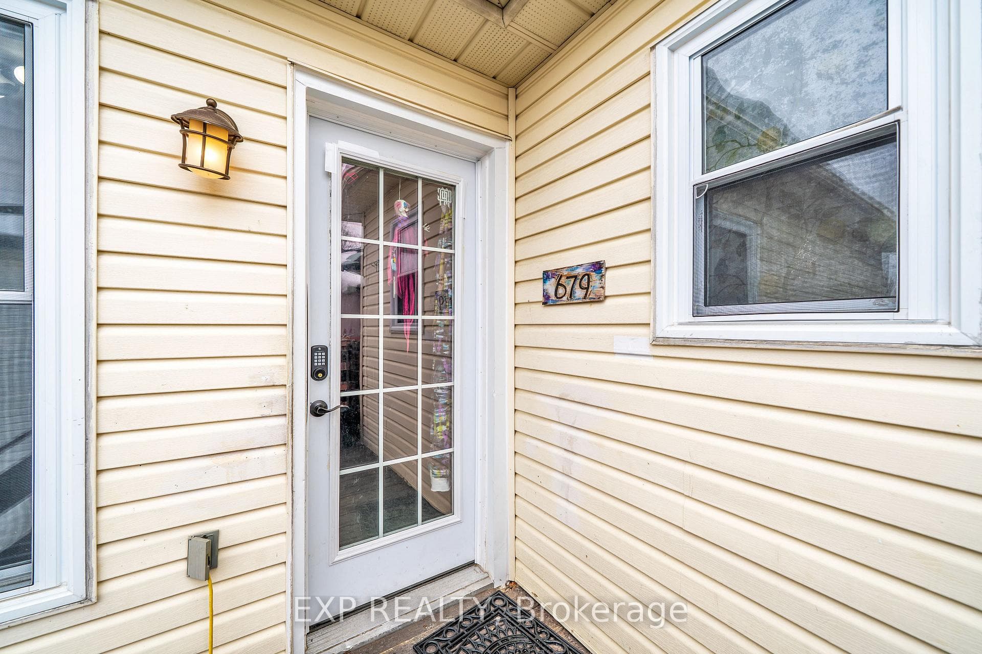 679 Frobisher Court photo 20