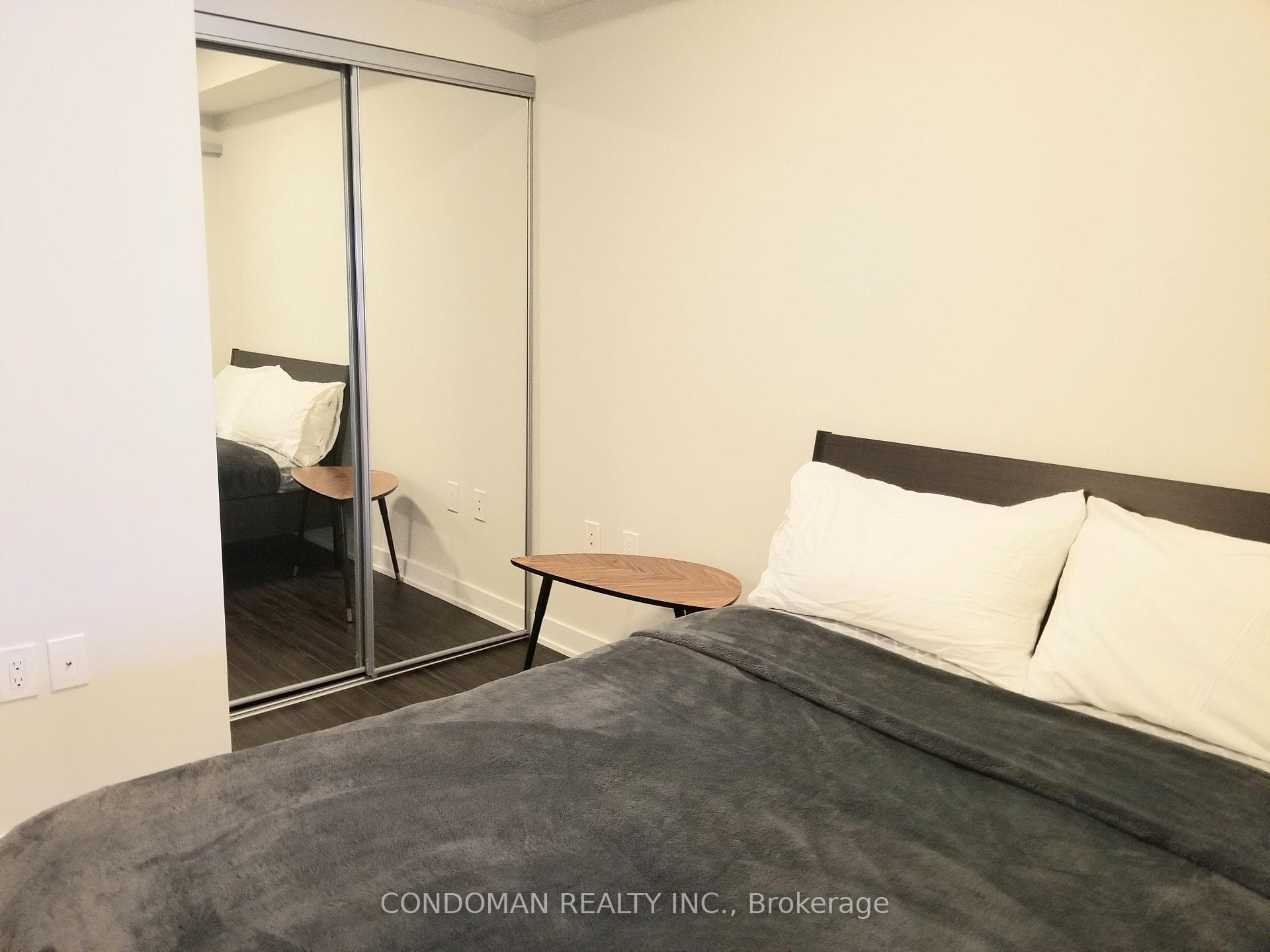 27 Bathurst Street Unit 415W photo 10