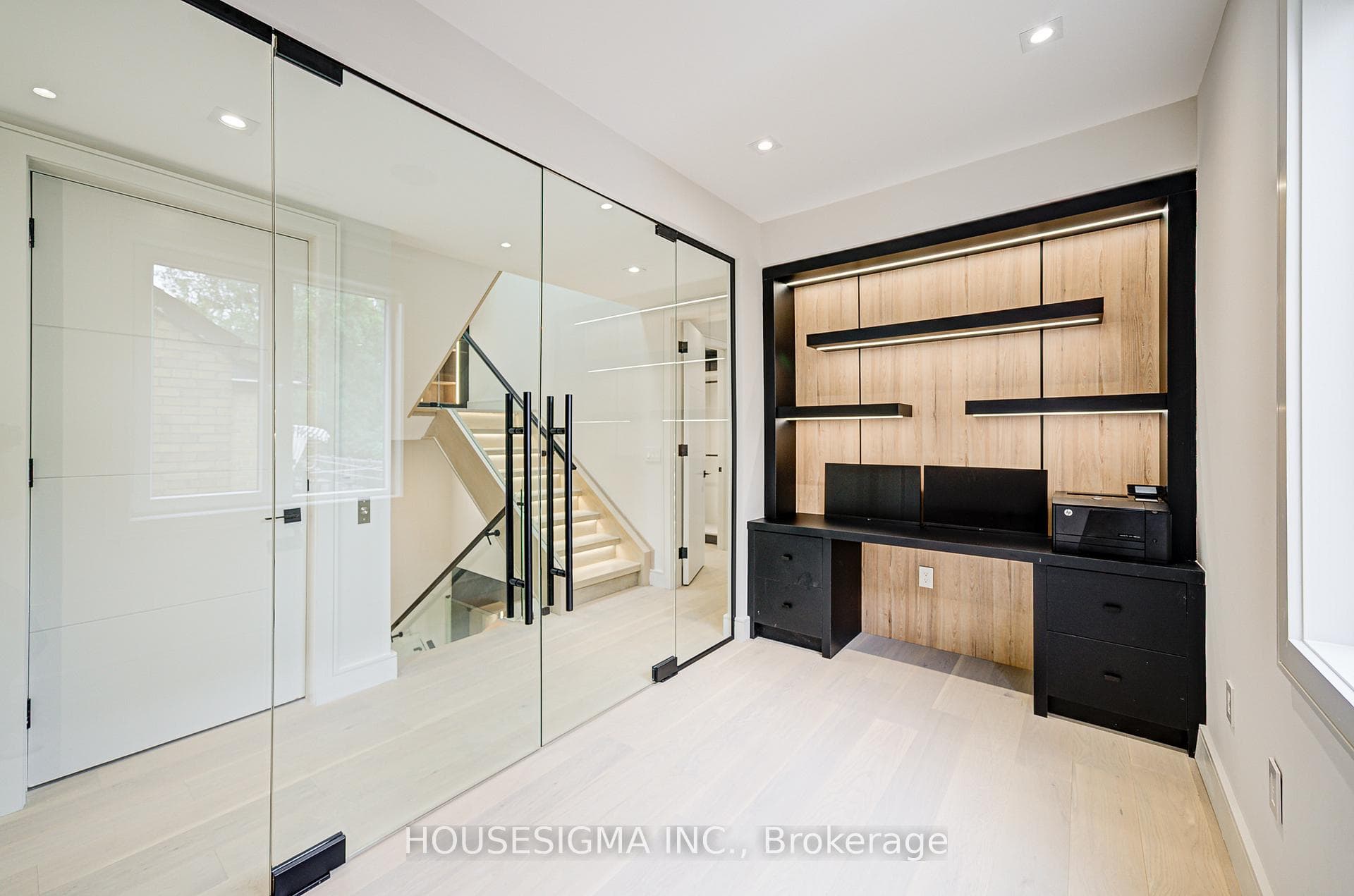 151 Dewbourne Avenue photo 10