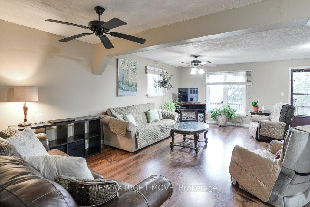 7664 Doner Drive photo 4