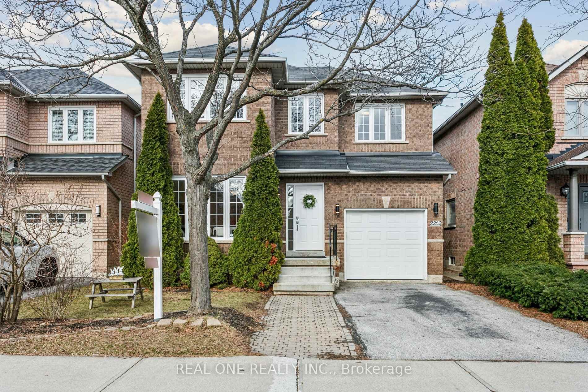2262 Pell Crescent photo 2