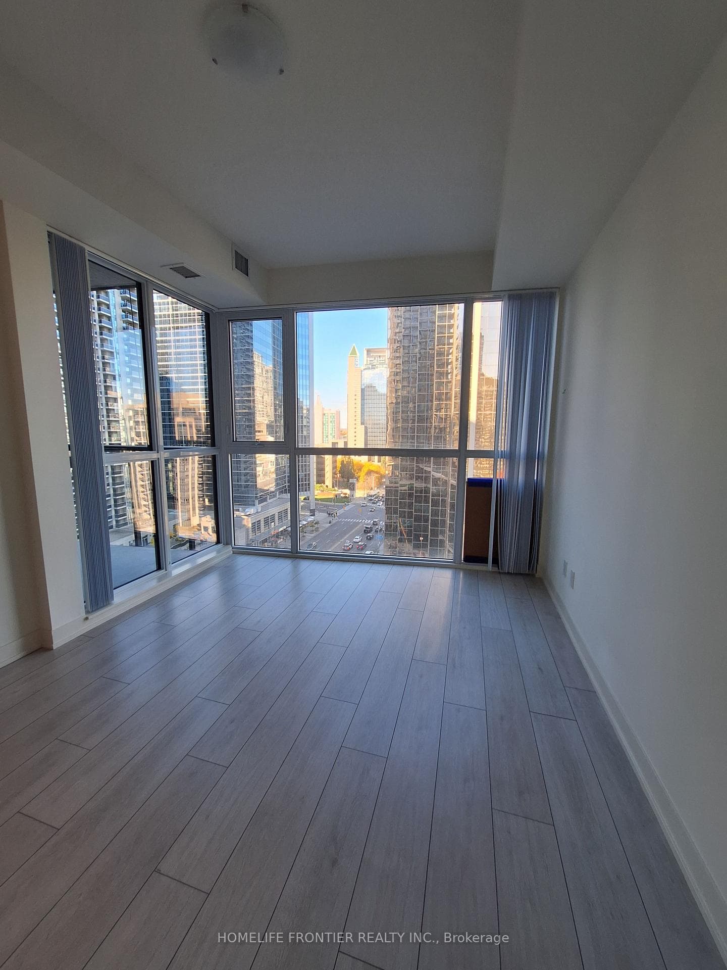 4955 Yonge Street Unit 1018 photo 9