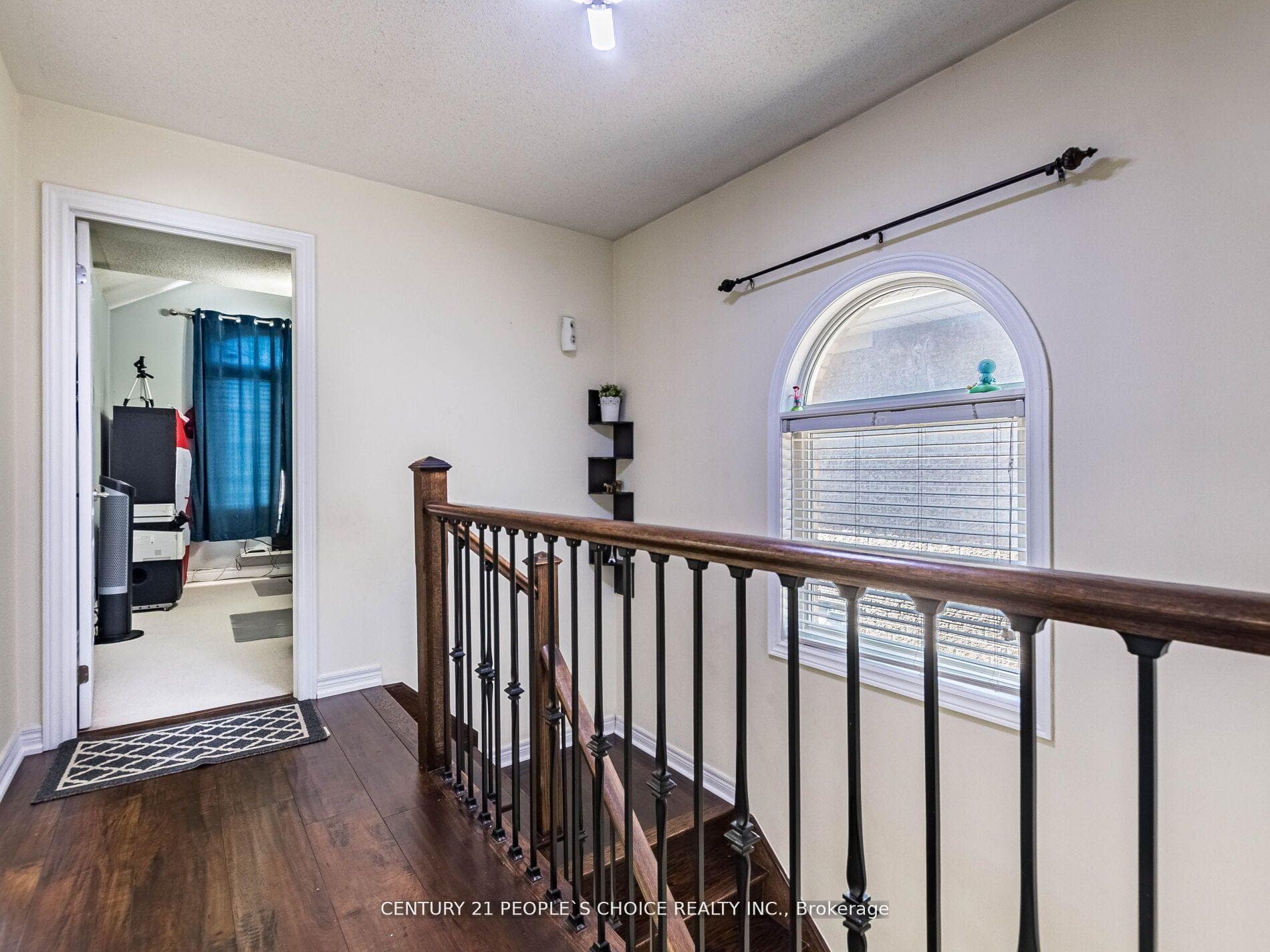 5 Versailles Crescent photo 18