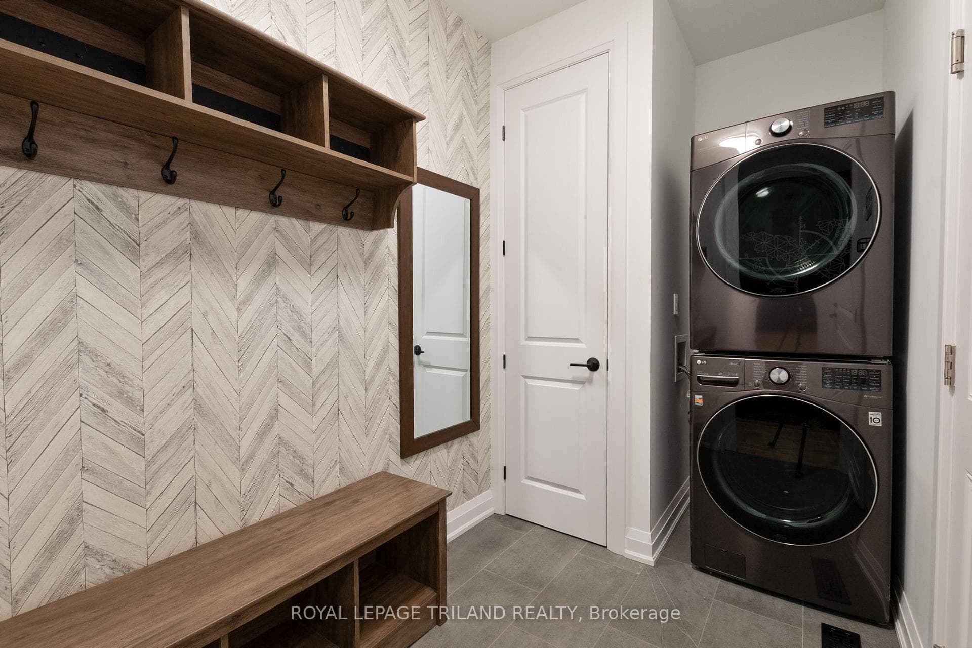 383 Daventry Way Unit 2 photo 23