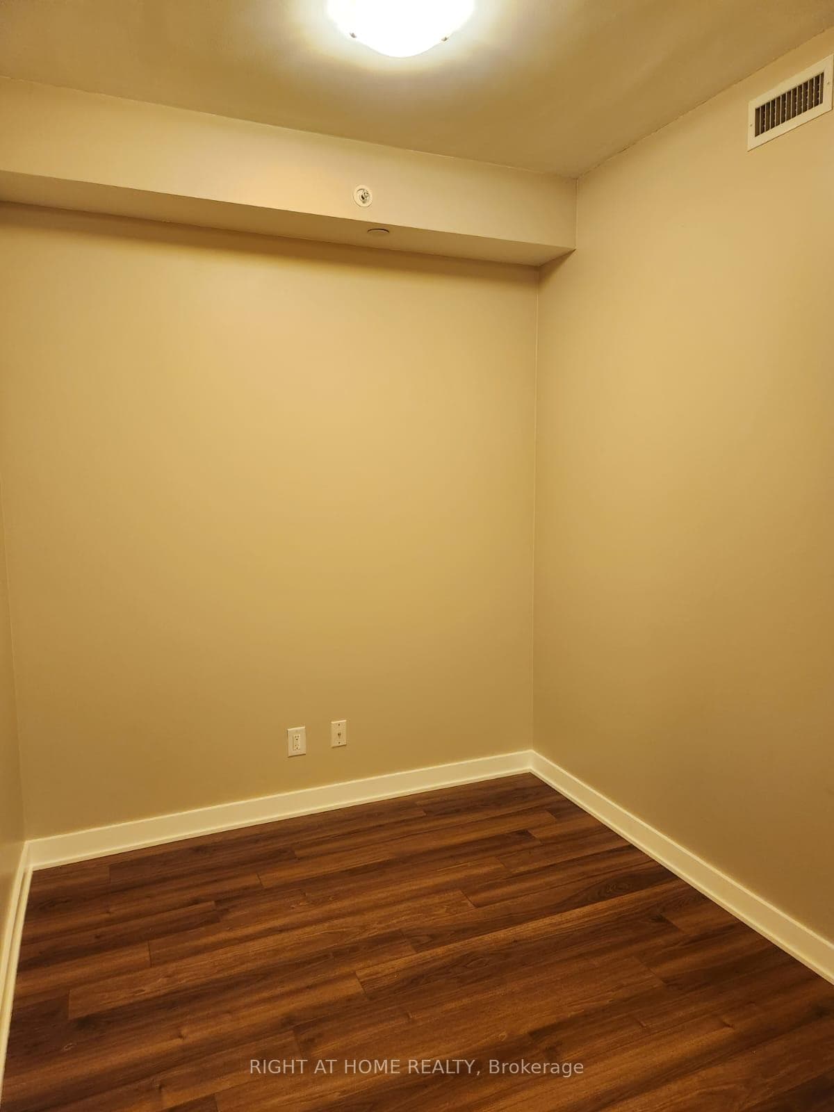 210 Simcoe Street Unit 705 photo 7