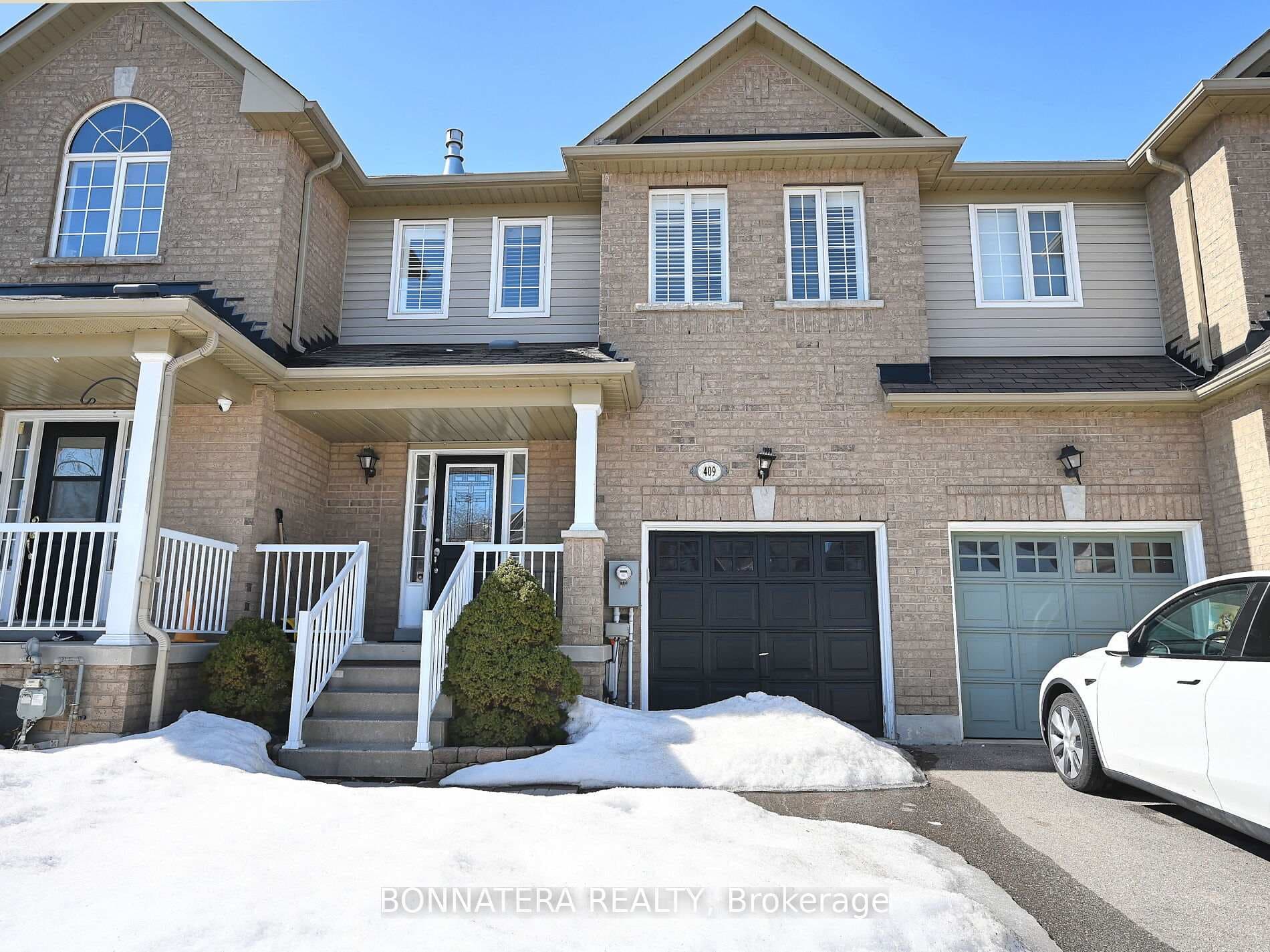 409 Hobbs Crescent photo 1