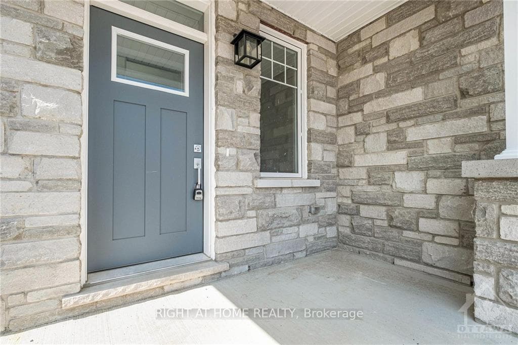 79 HACKAMORE Crescent photo 2