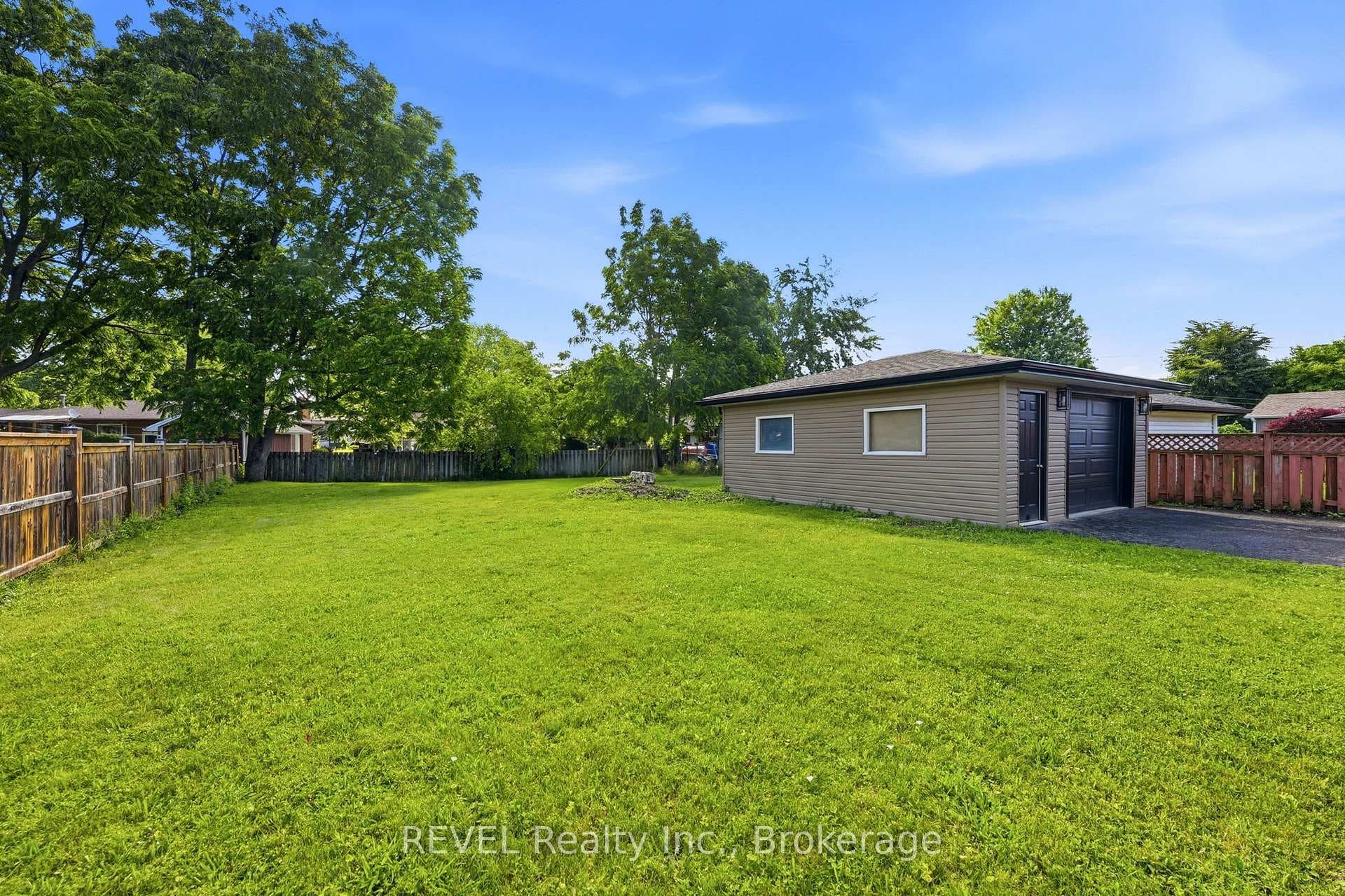 72 Prince Charles Drive photo 24