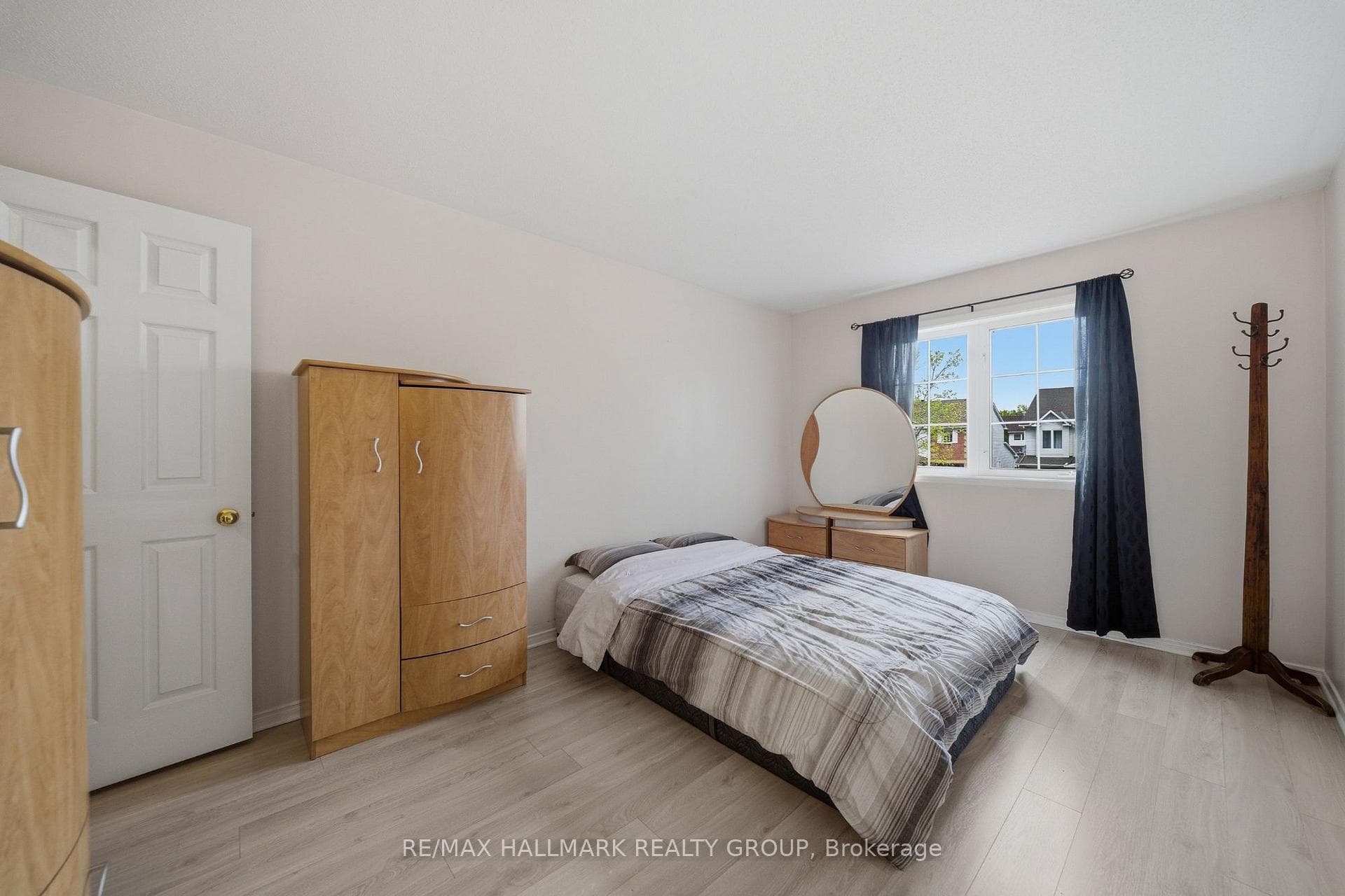 902 Paradise Crescent photo 16