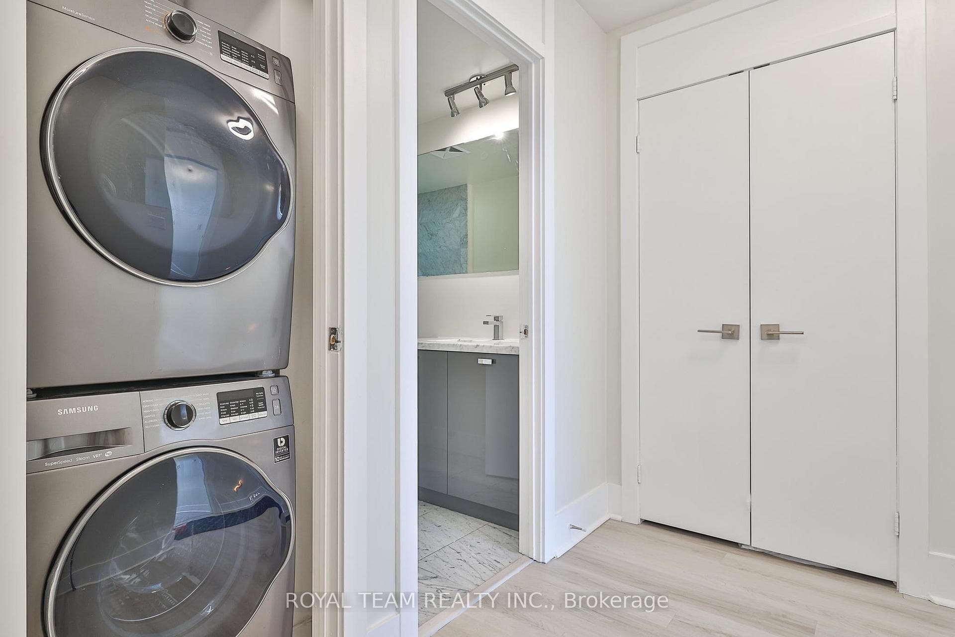 32 Davenport Road Unit 1403 photo 25