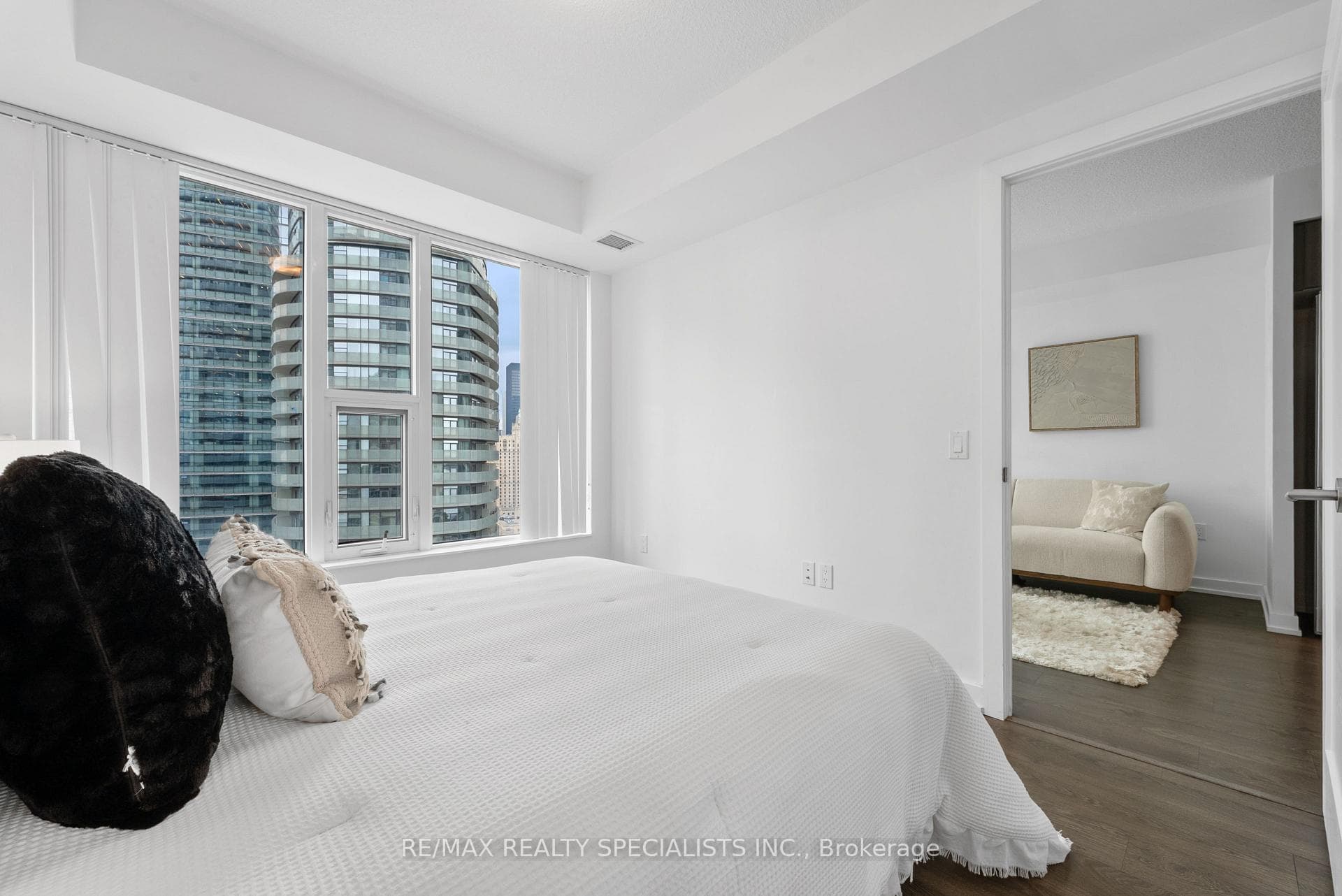 10 York Street Unit 2502 photo 12