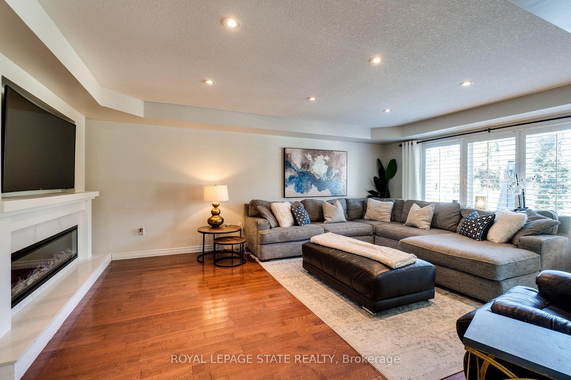 274 Springvalley Crescent photo 7