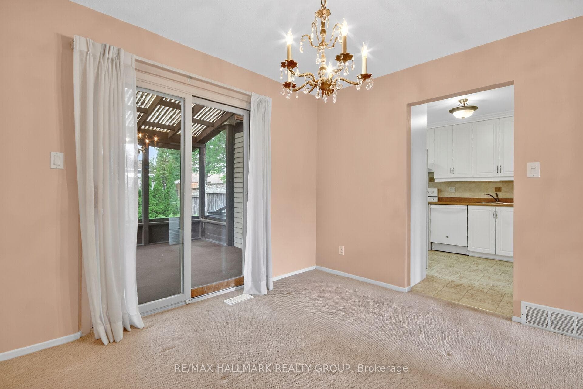 38 Amherst Crescent photo 8