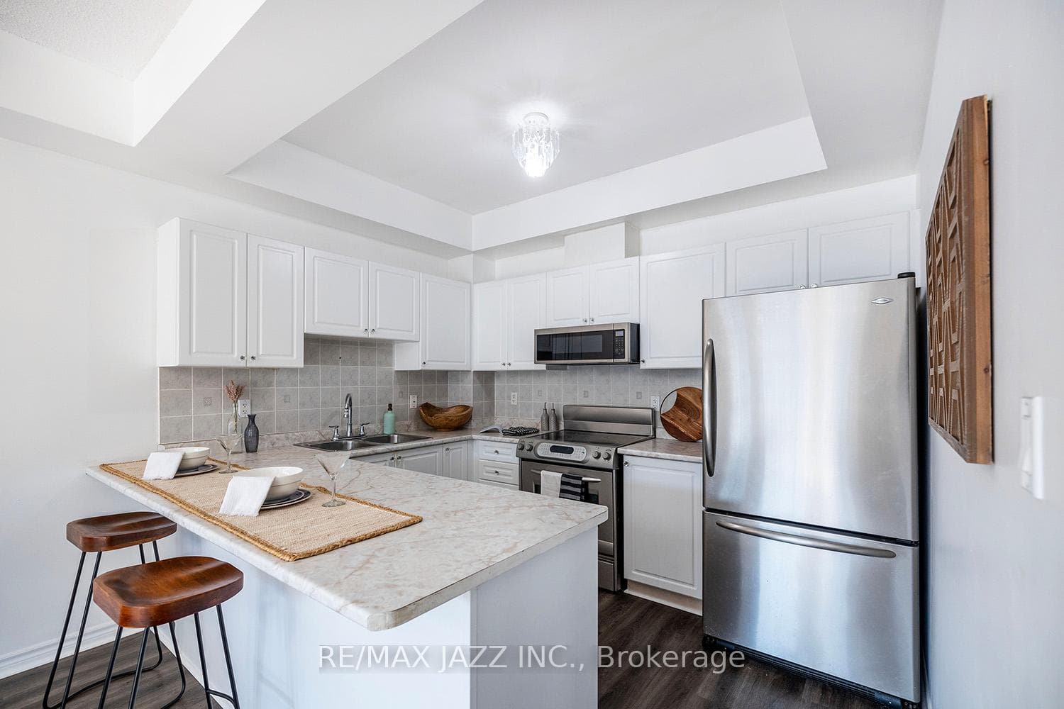 385 Lakebreeze Drive Unit 304 photo 8