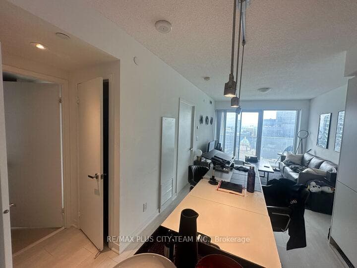 88 Harbour Street Unit 5303 photo 10