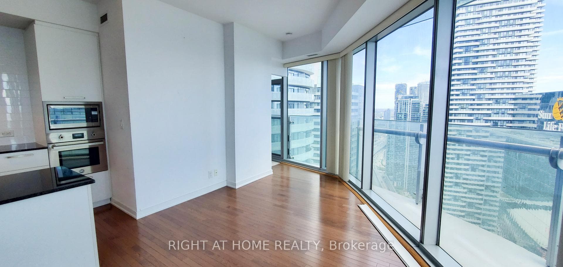 12 York Street Unit 4702 photo 5