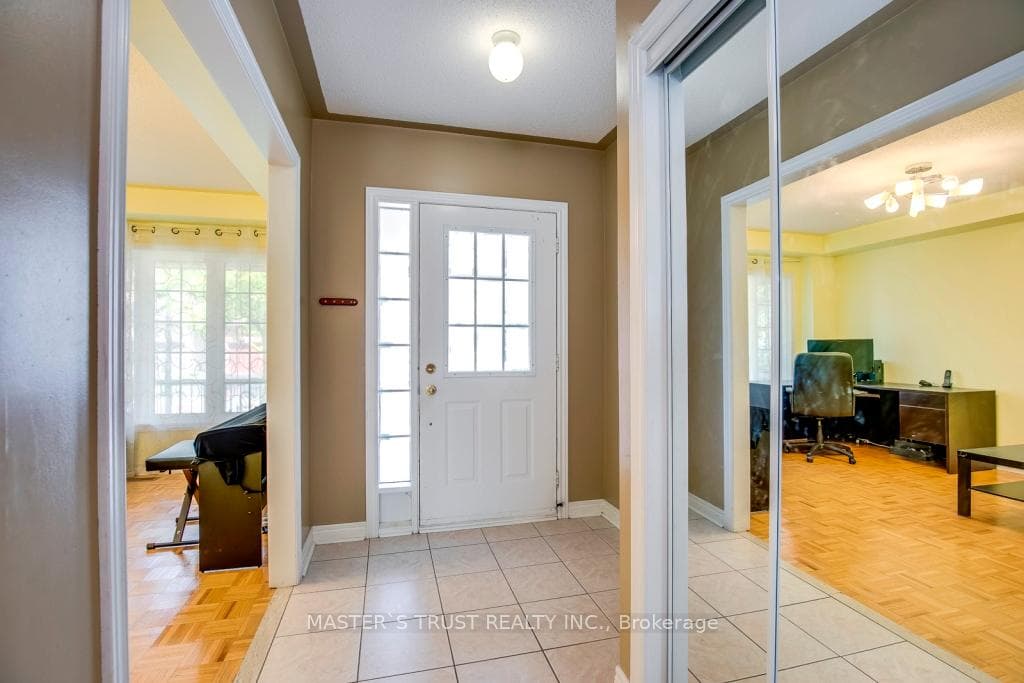 626 Society Crescent photo 4