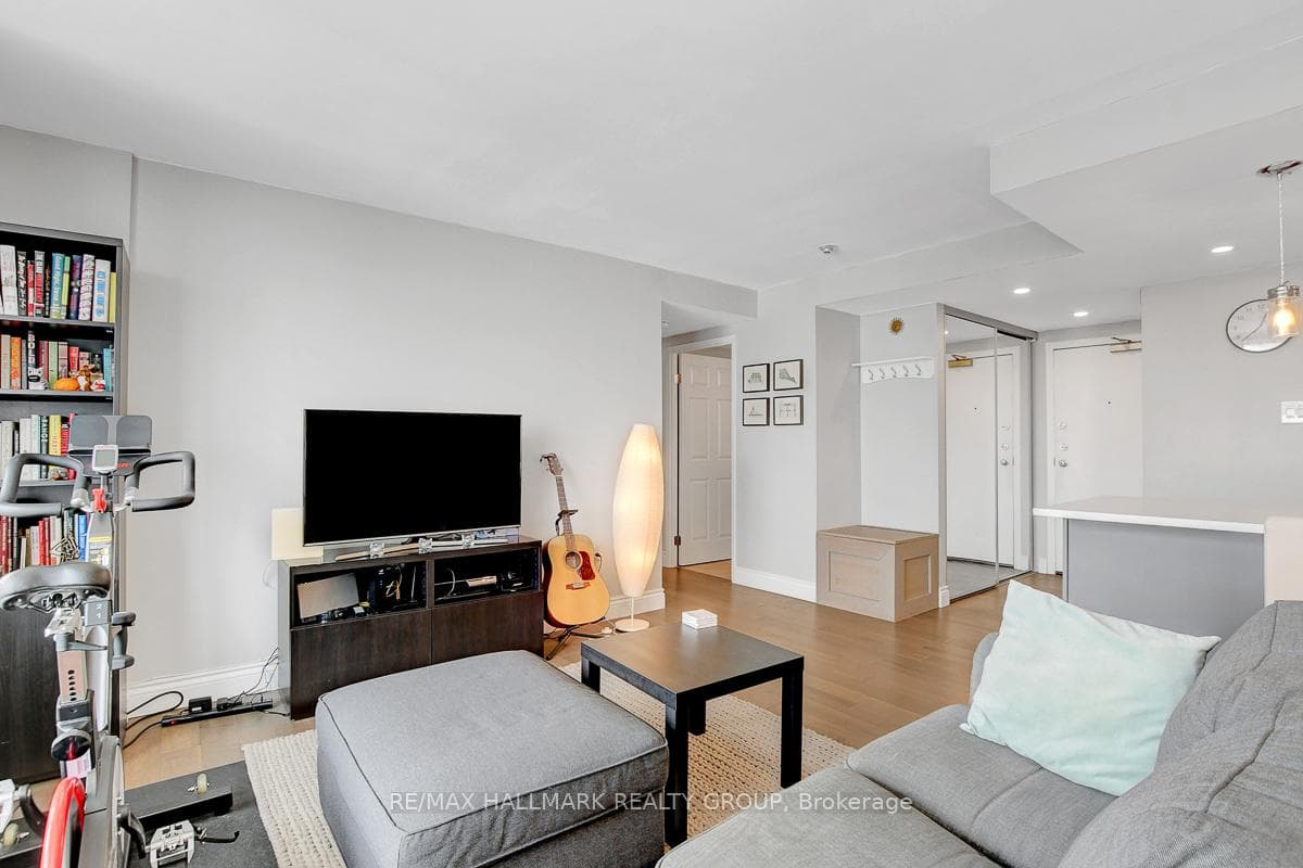 99 Holland Avenue Unit 503 photo 9