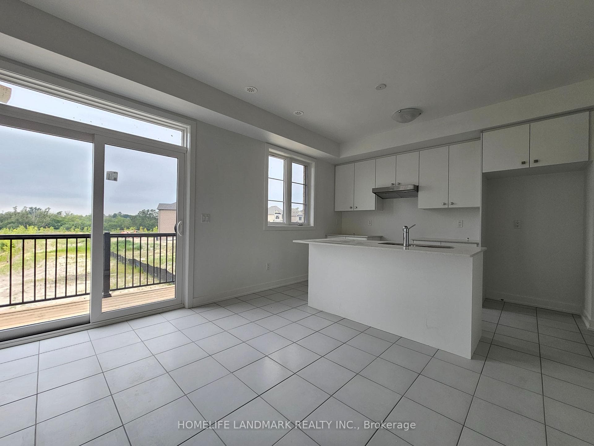 77 Morrison Crescent photo 5