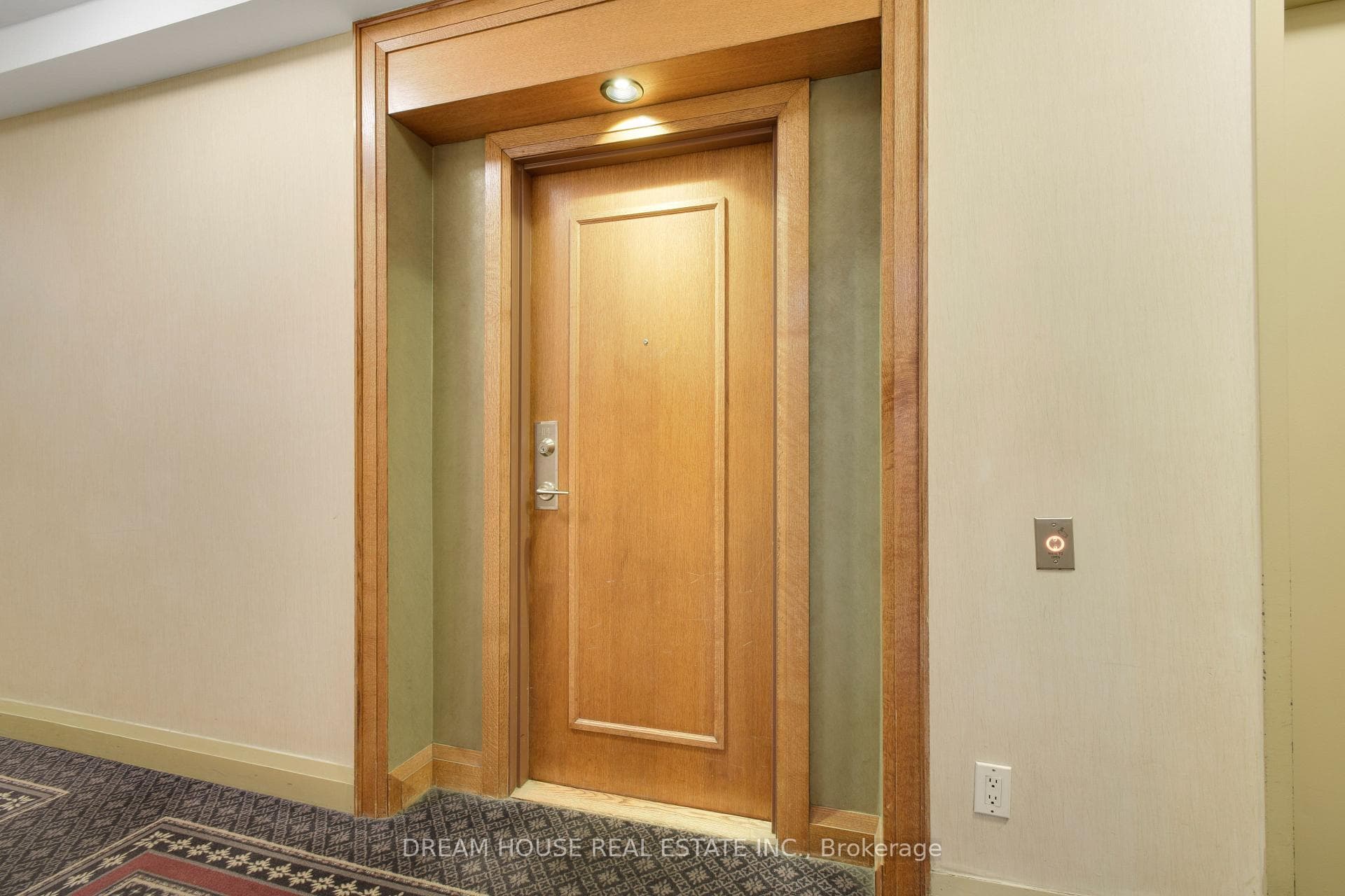 50 Disera Drive Unit 114 photo 9