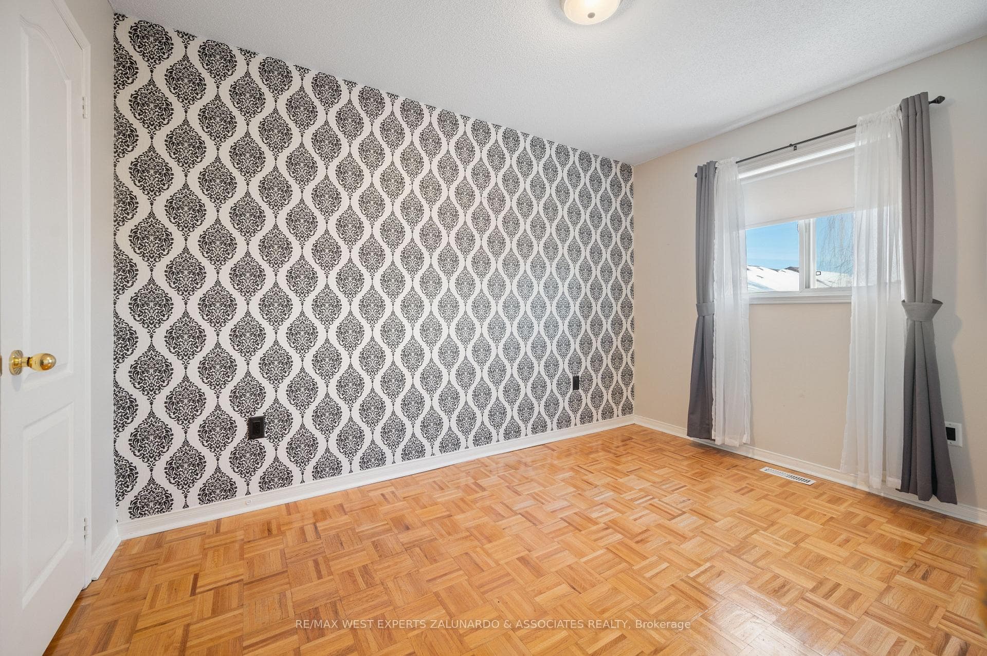 140 Parktree Drive photo 20