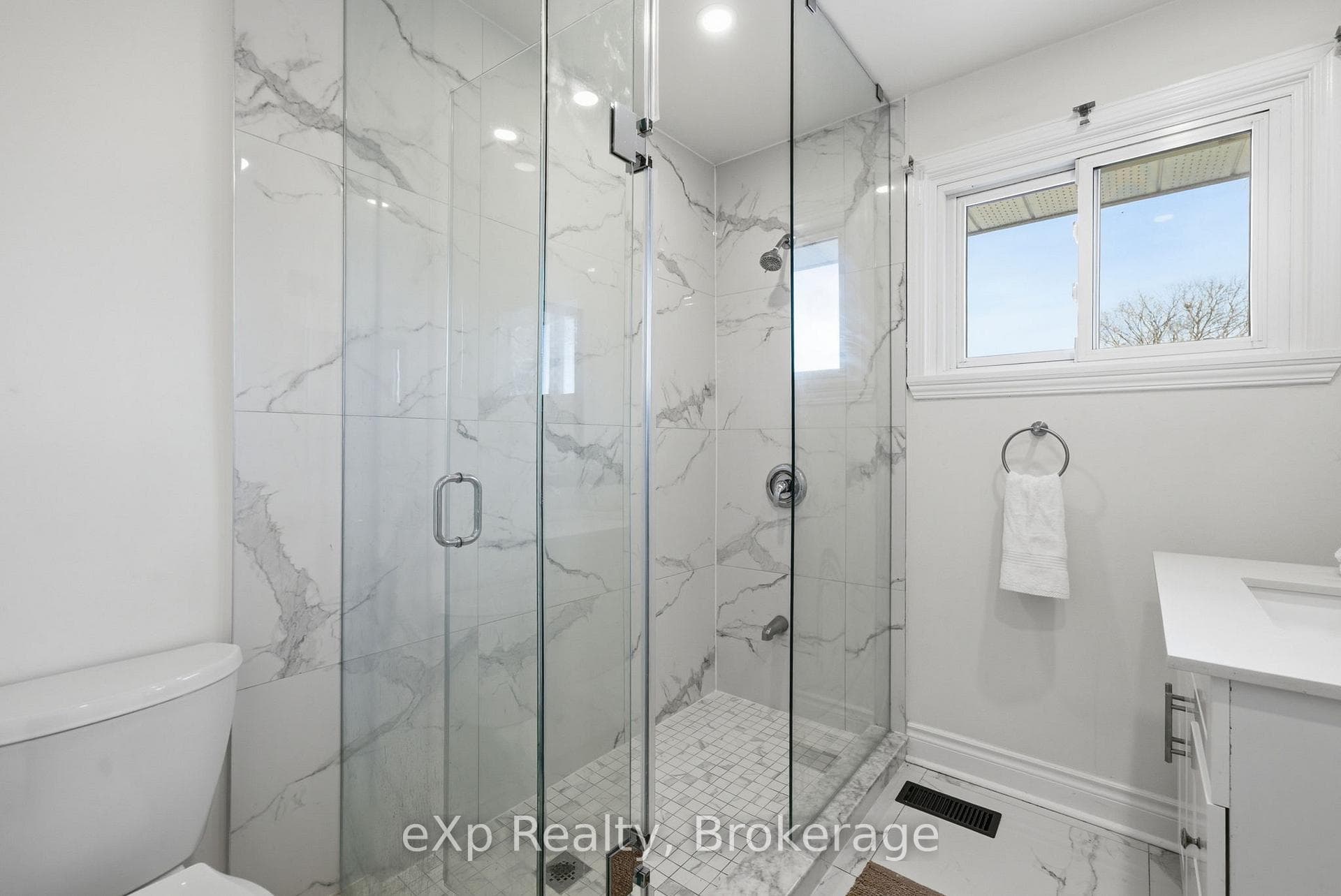 624 Bayfield Court photo 21