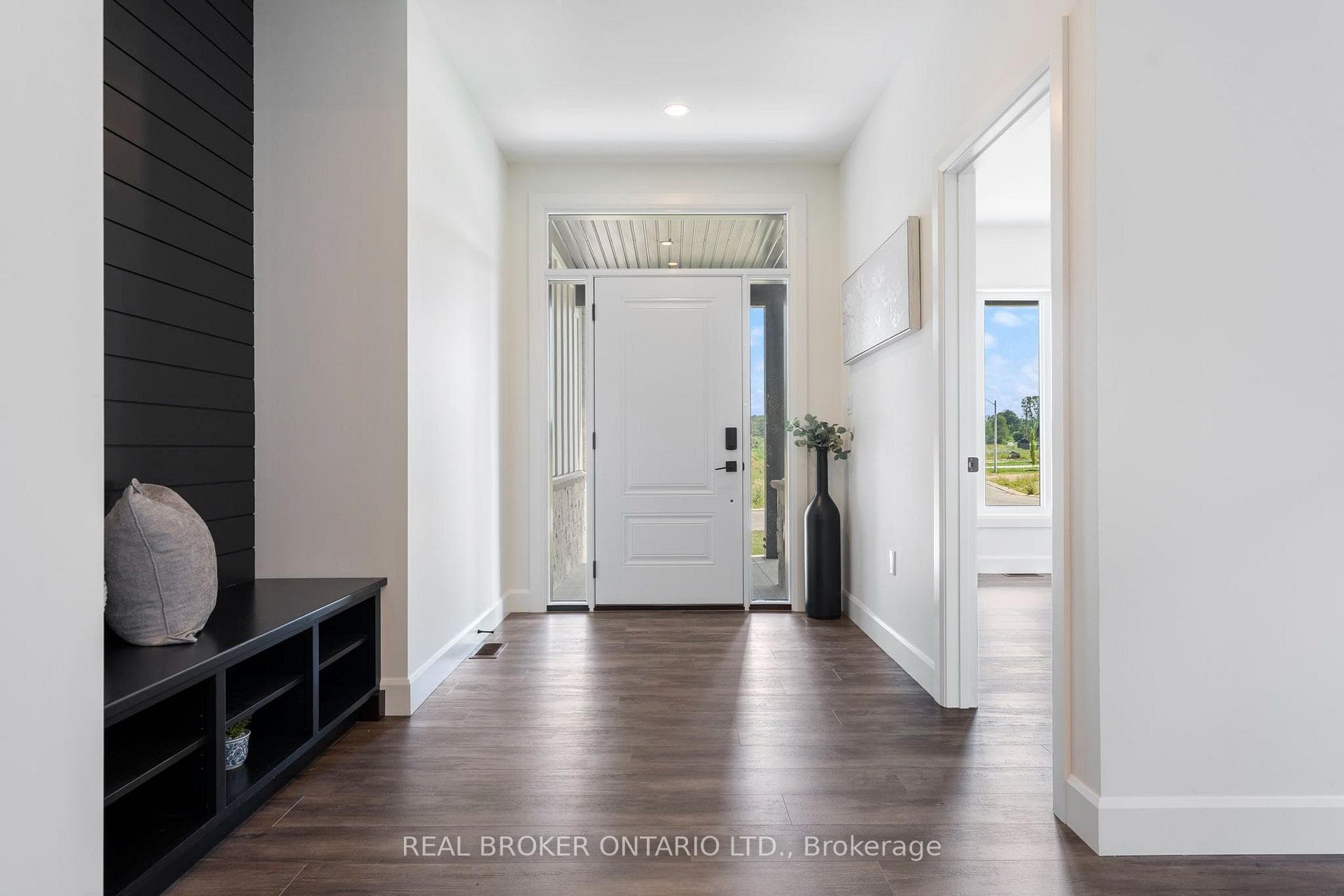 57009 Bruce Street photo 2