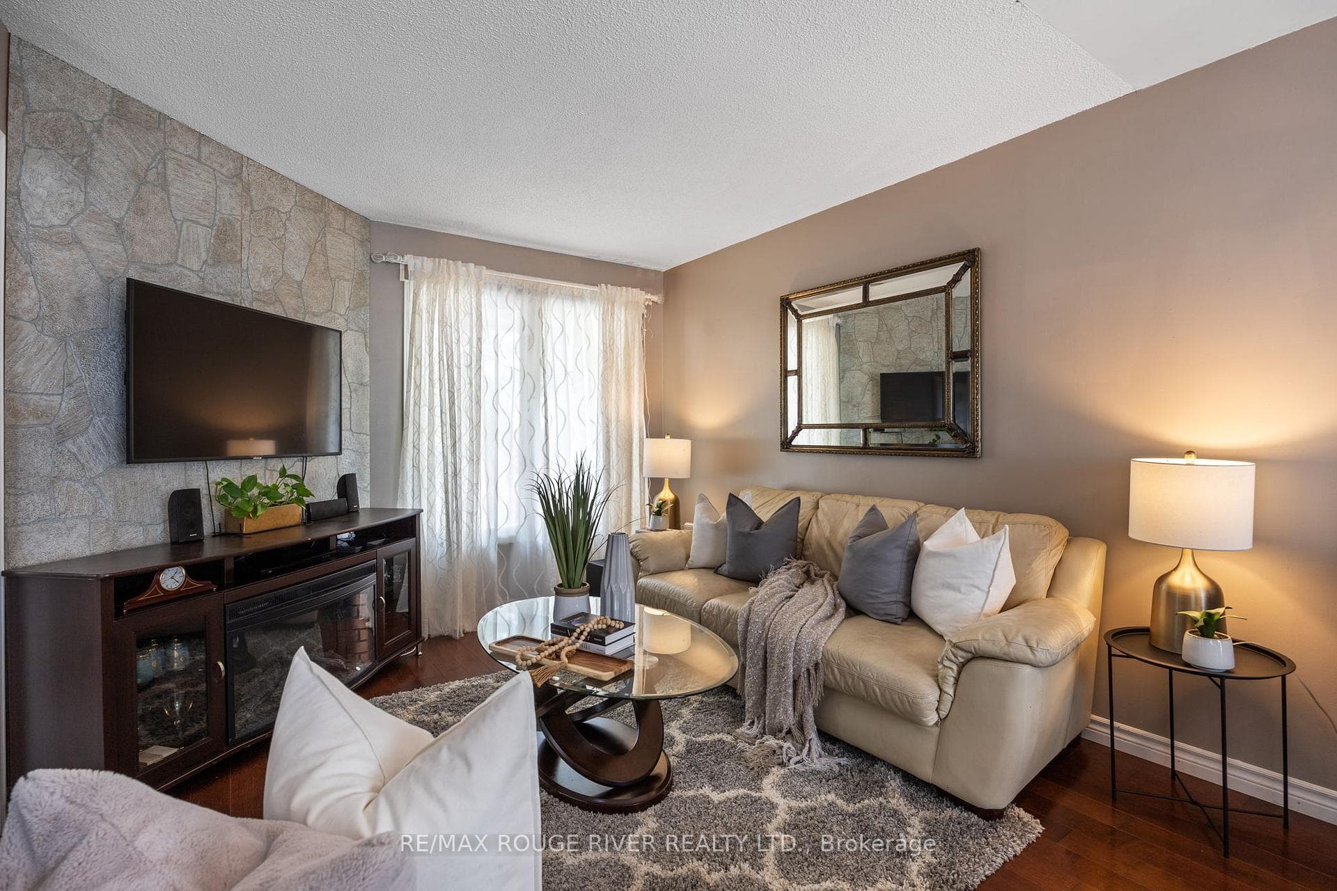 55 Woodward Drive photo 5