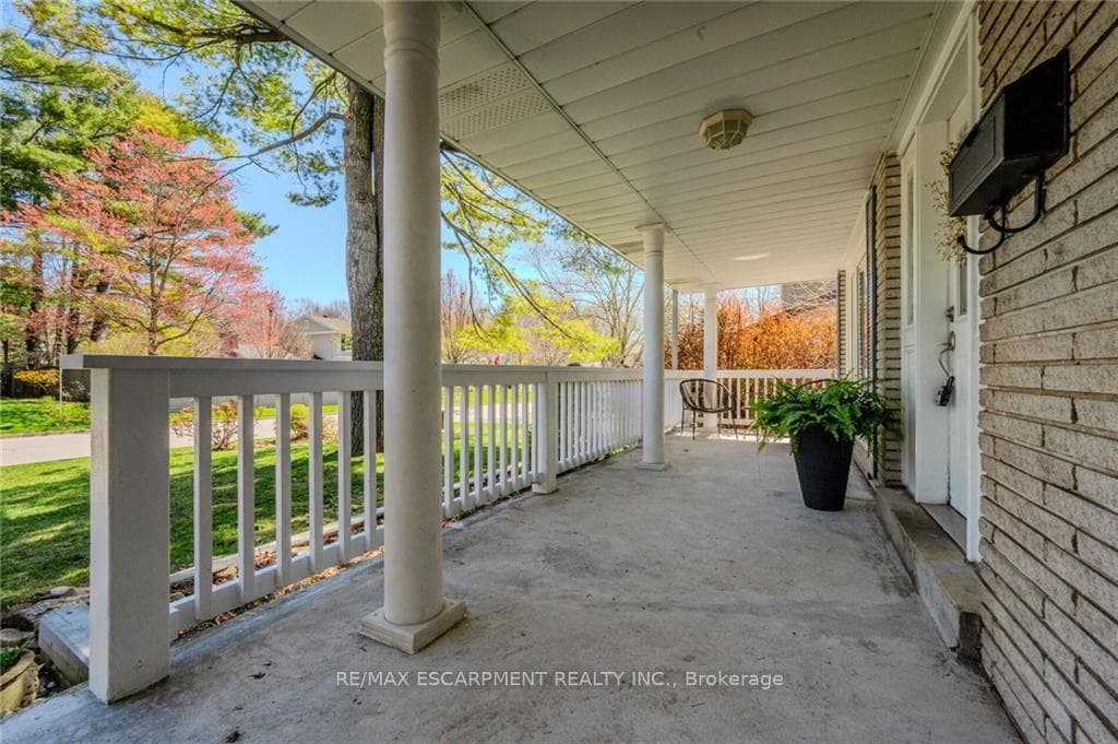 250 LINWOOD Crescent photo 4