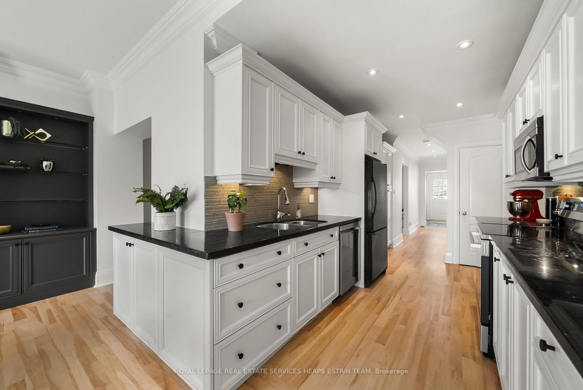 307 Belsize Drive photo 14