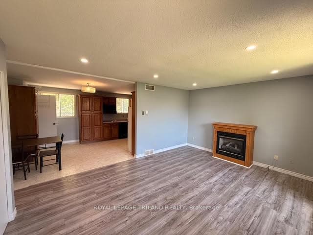 165 Railway Avenue photo 3