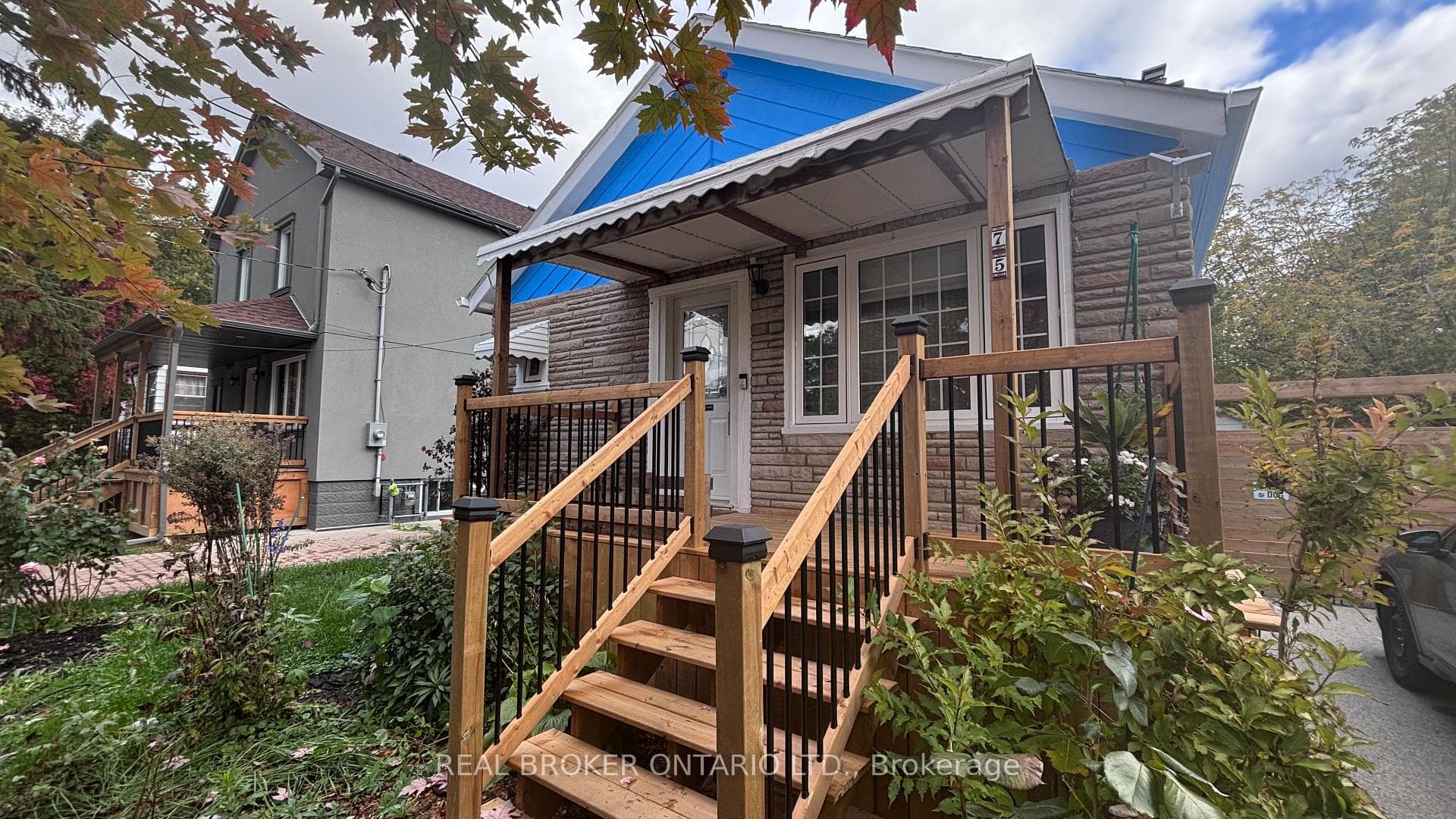 75 Vanbrugh Avenue Unit LOWER photo 1