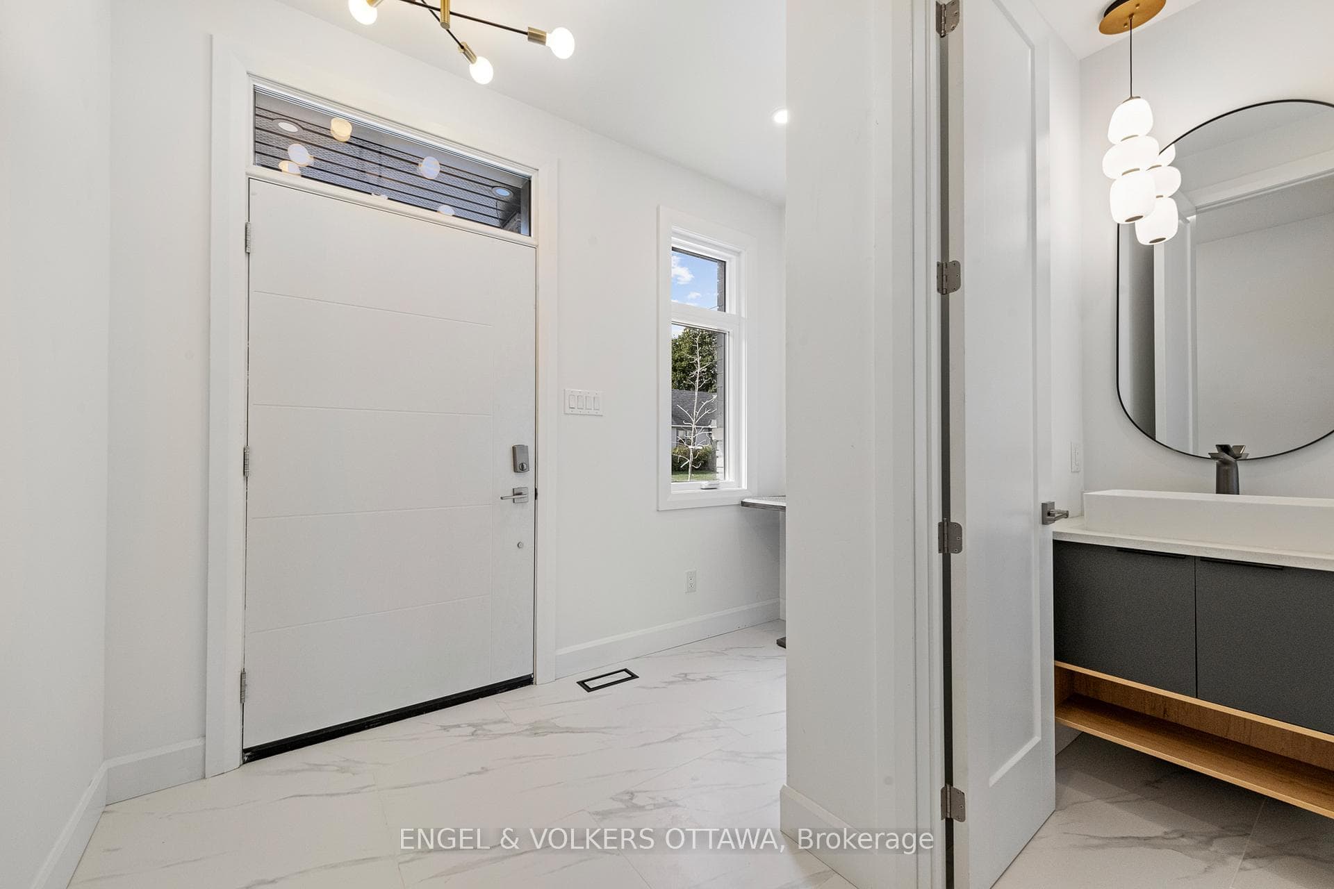 493 Highcroft Avenue photo 2
