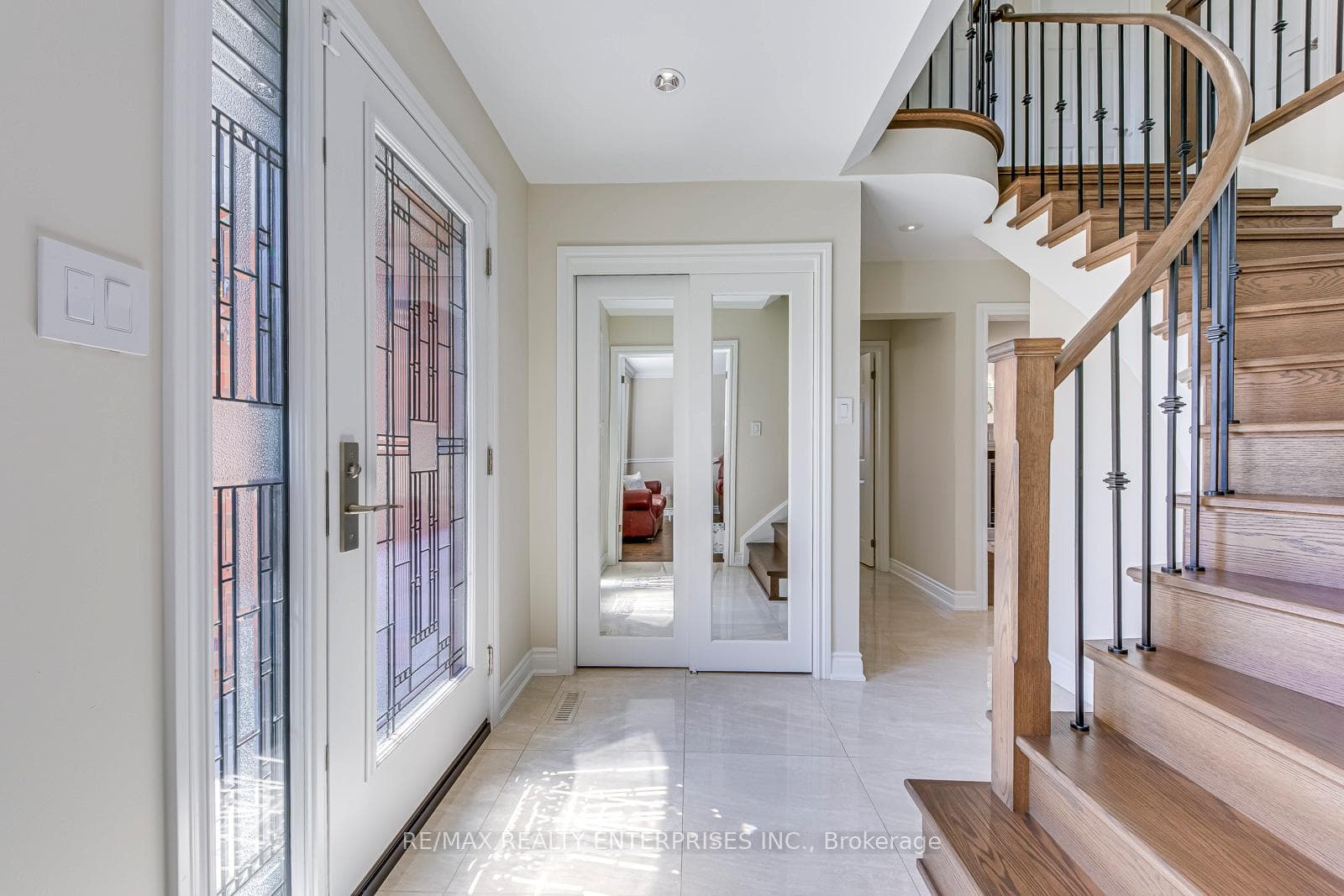 1155 Thoresby Drive photo 4