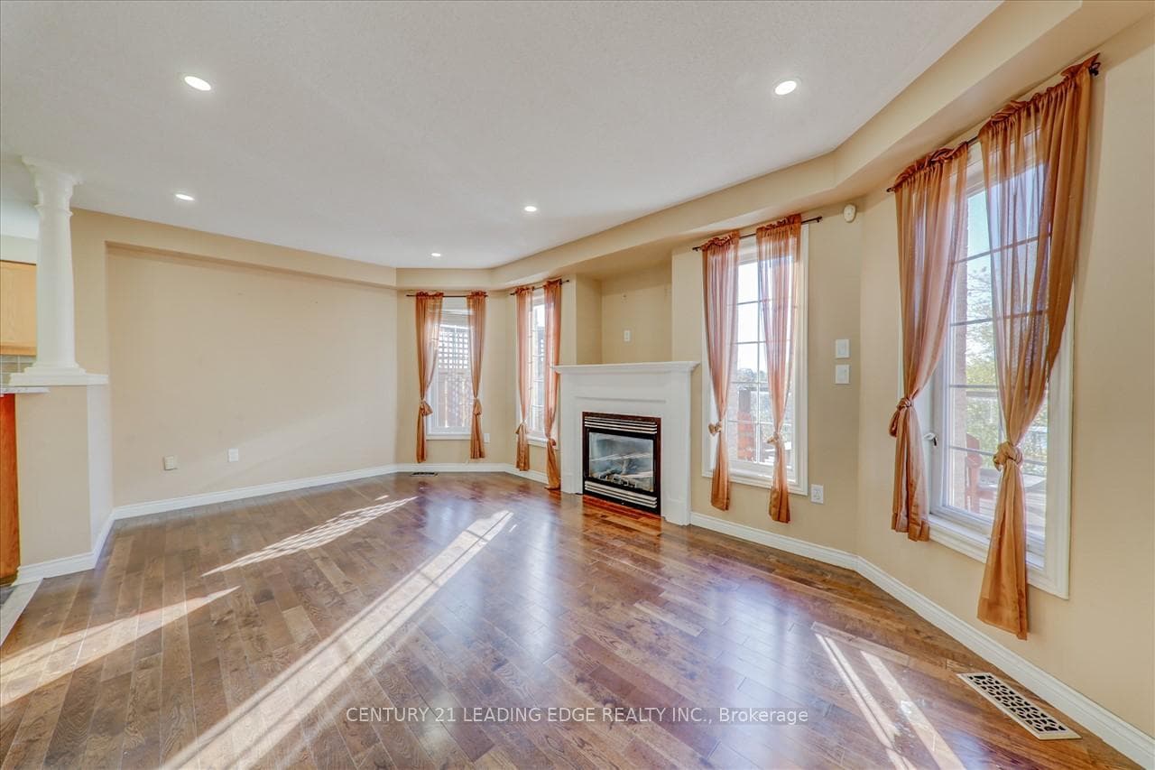 8 Woodcock Avenue Unit Main photo 11