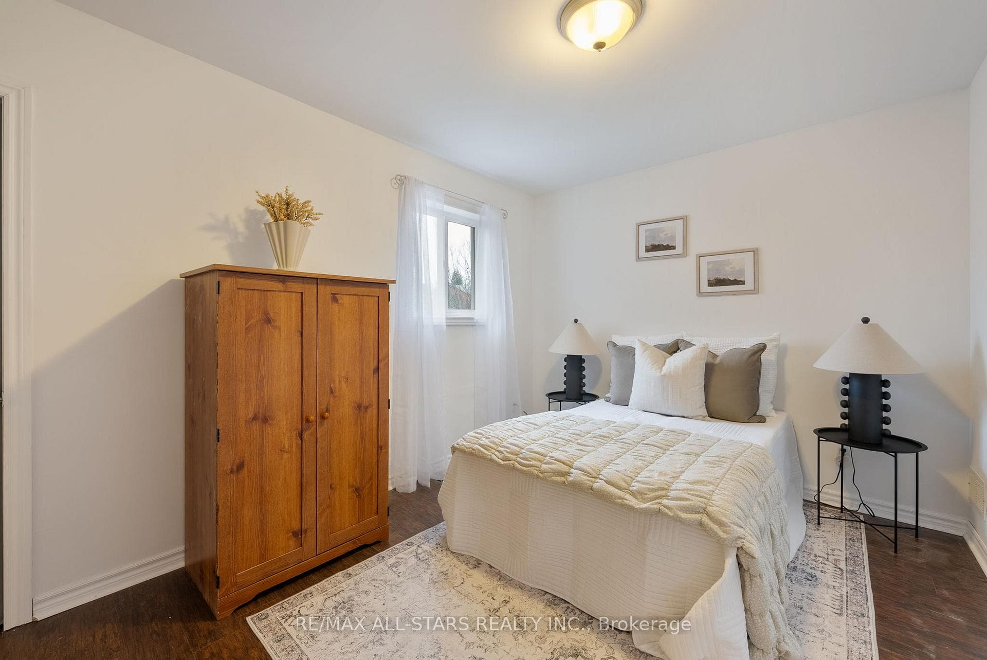 6 Milne Court photo 32