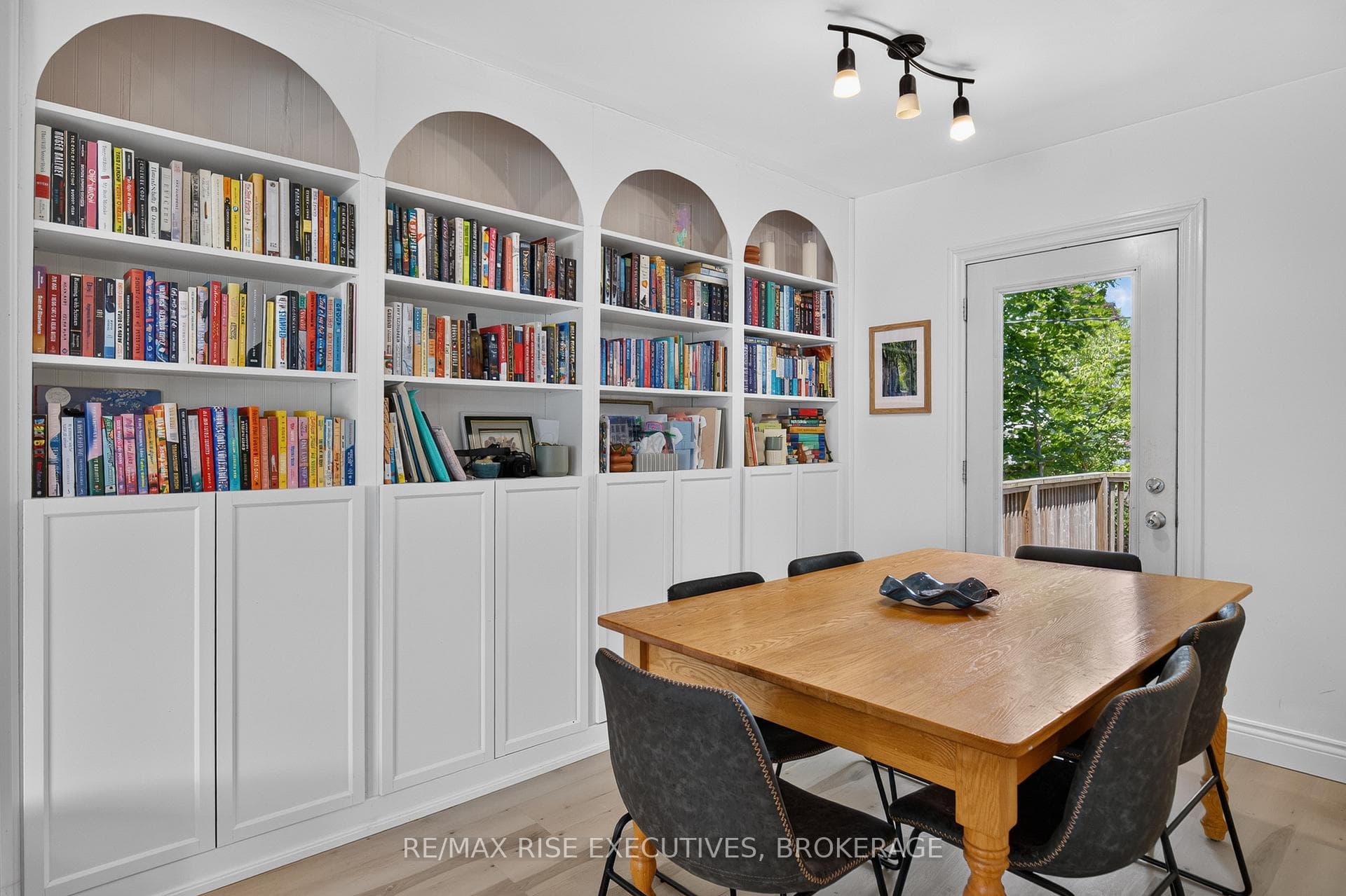 807 Brock Street photo 25