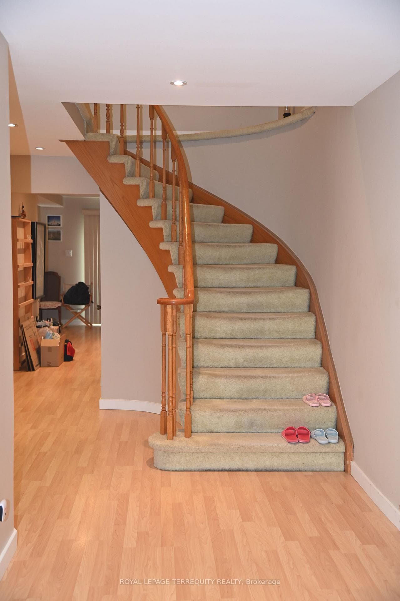 Entrance hall way