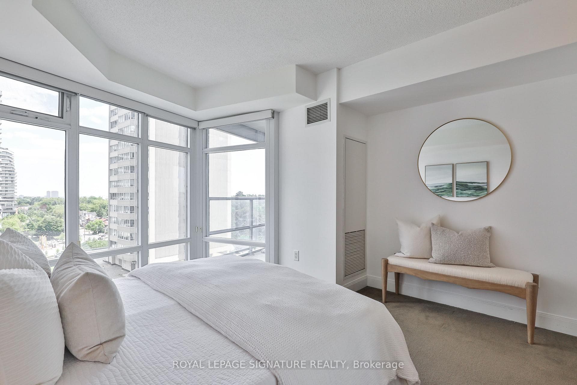 2181 Yonge Street Unit 902 photo 23
