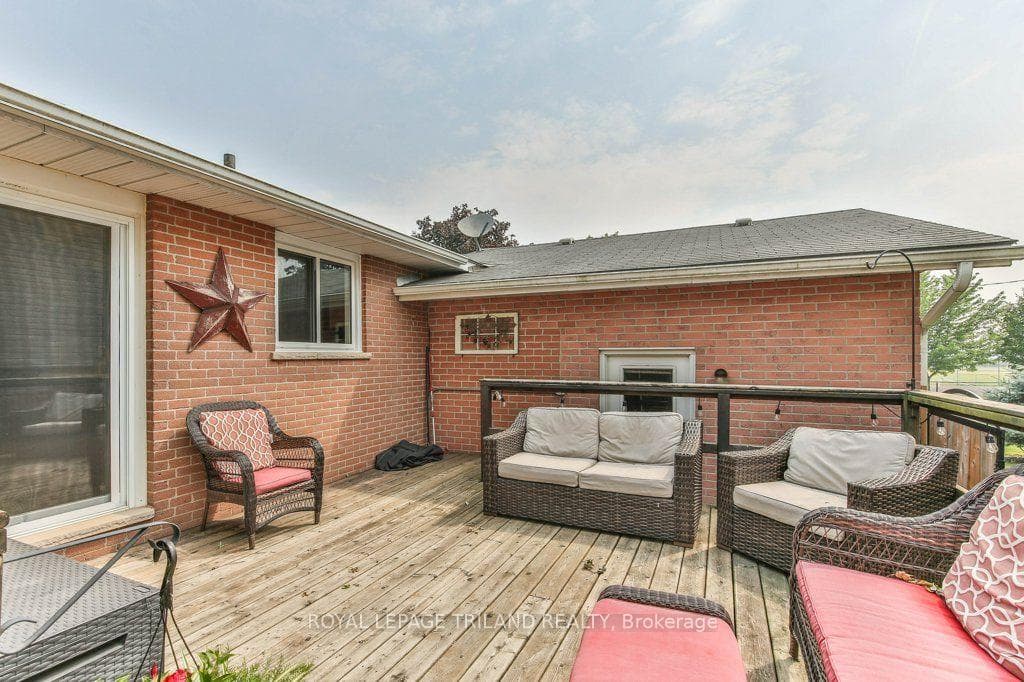 425 QUEEN Street photo 35