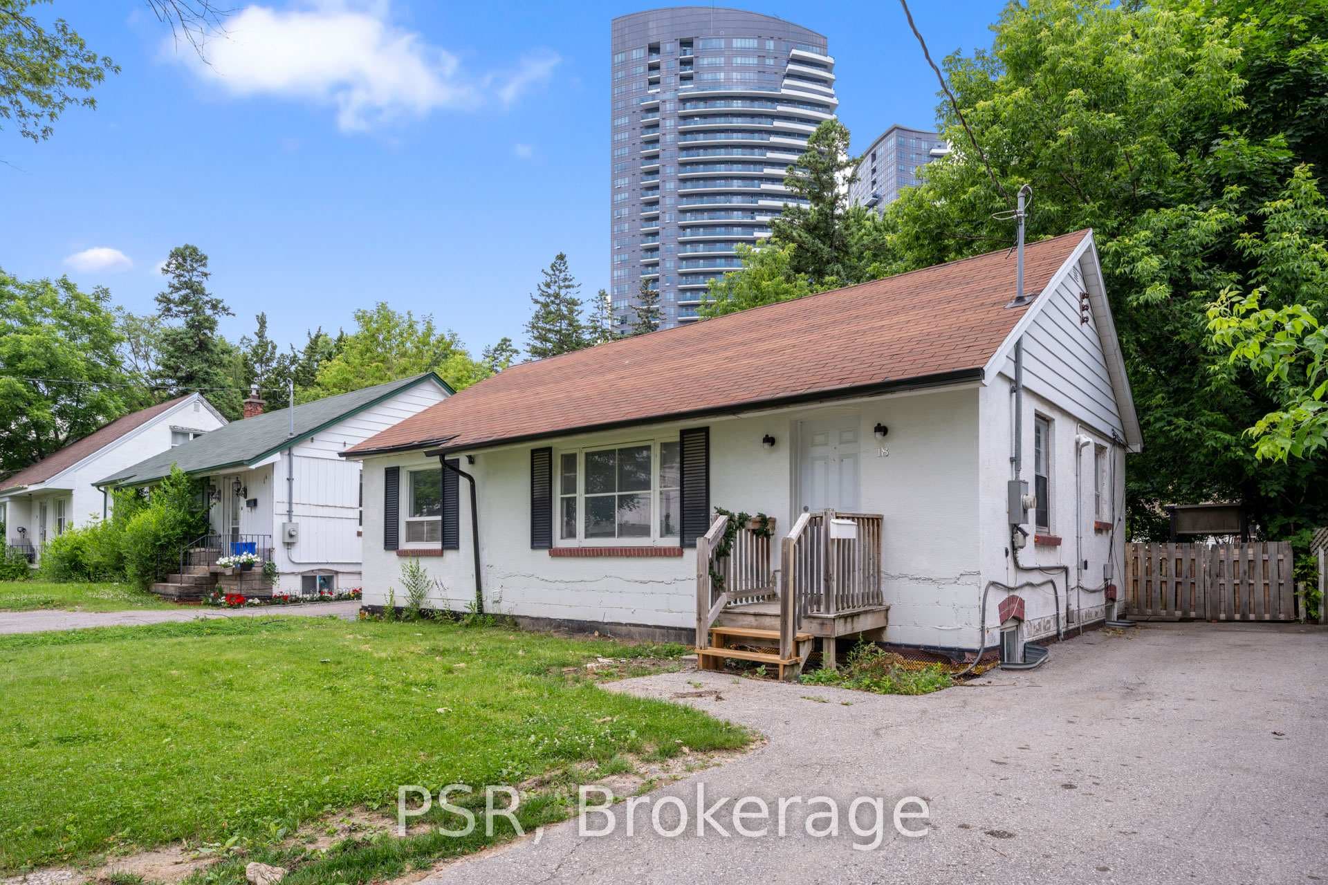 18 Grandview Avenue Unit Main Fl photo 2