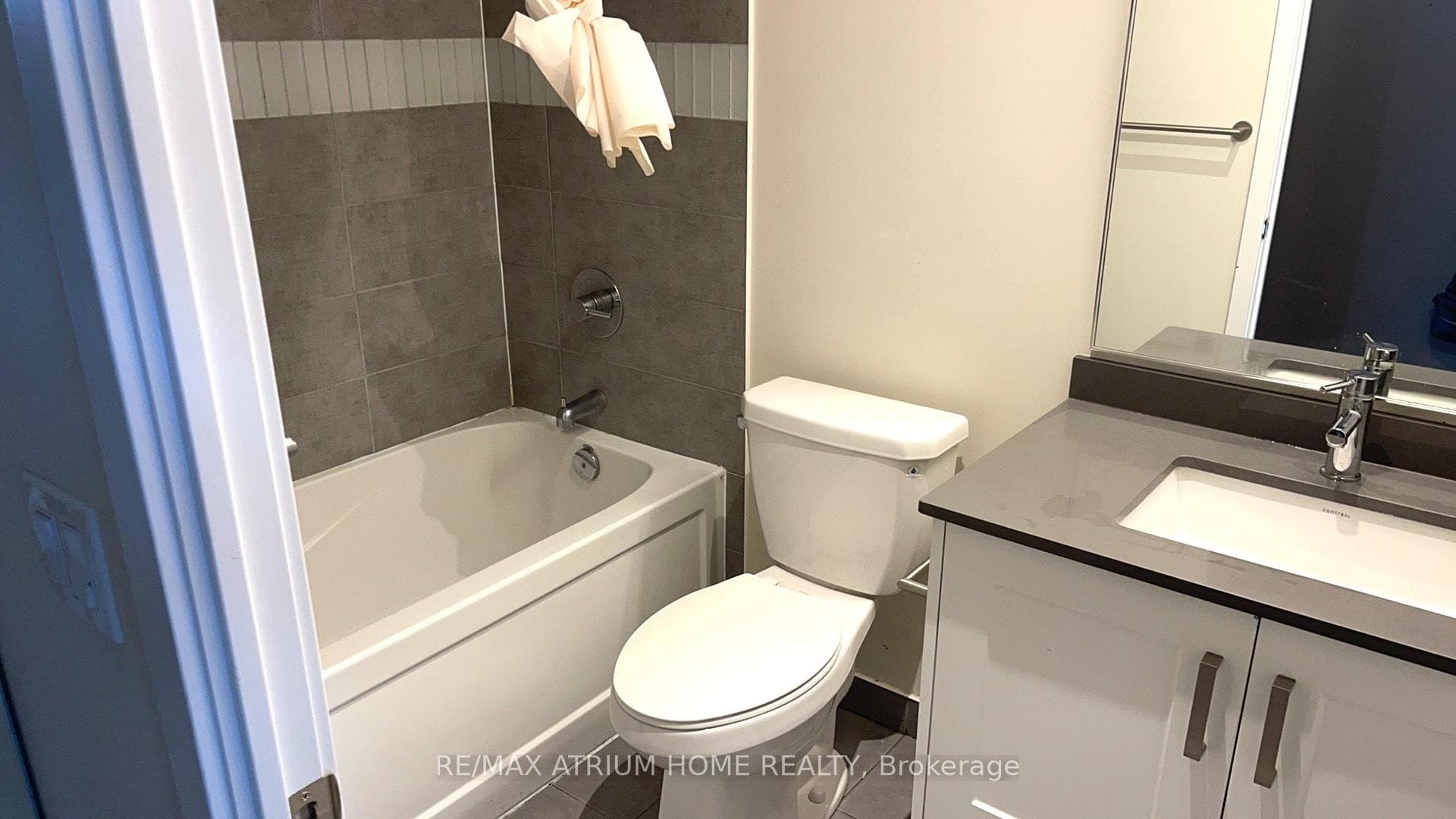 99 JOHN S N/A Unit 2506 photo 11
