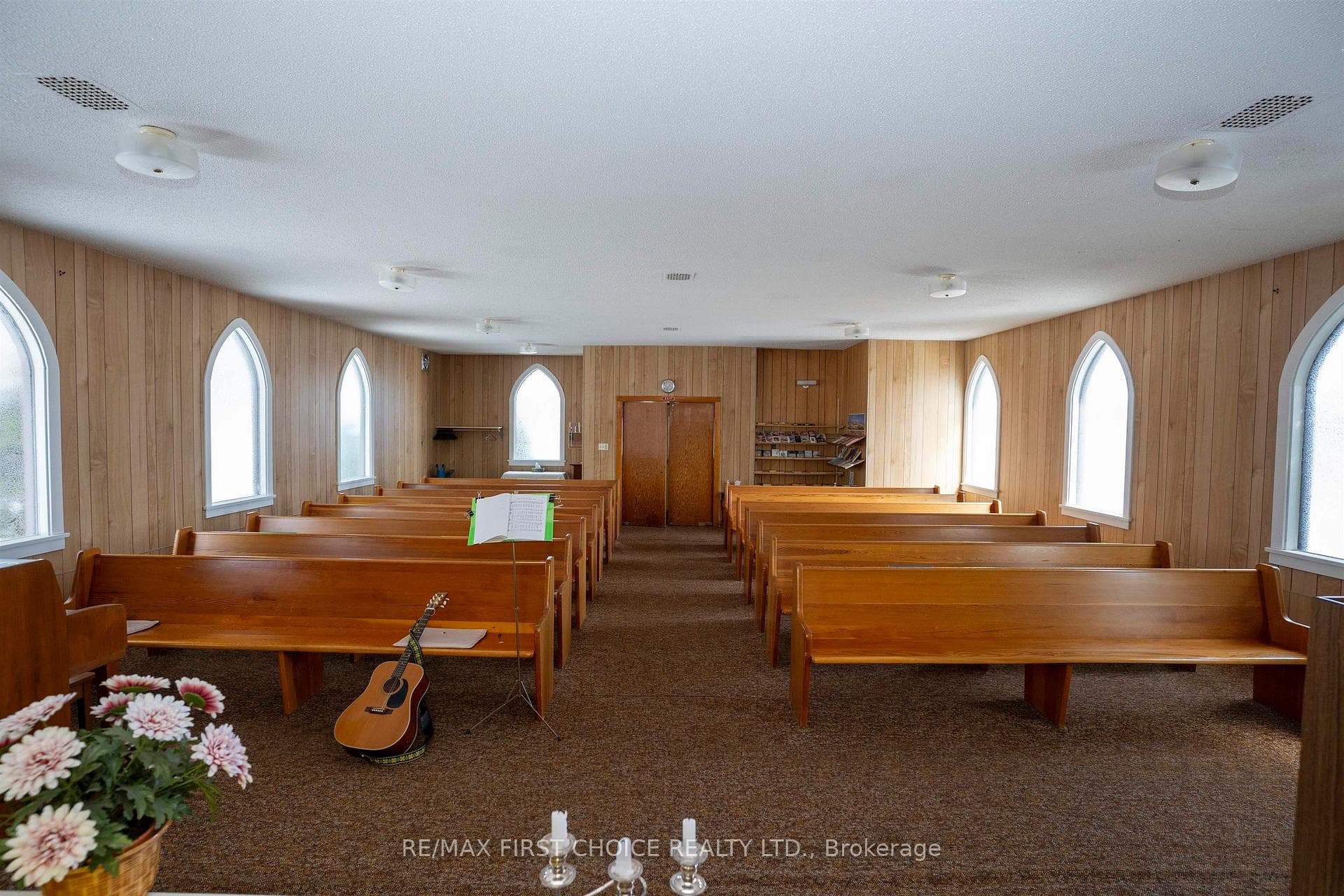 647 John Street photo 12