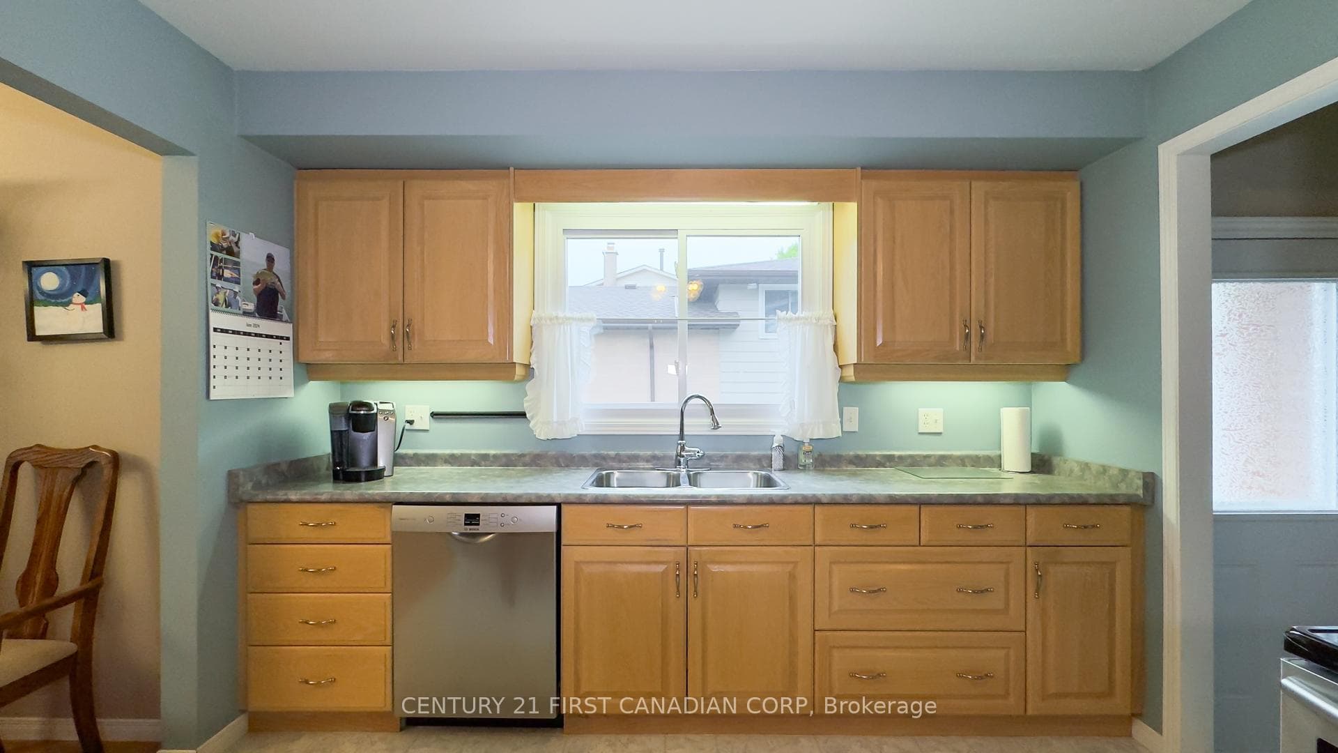 1662 Aldersbrook Road photo 10