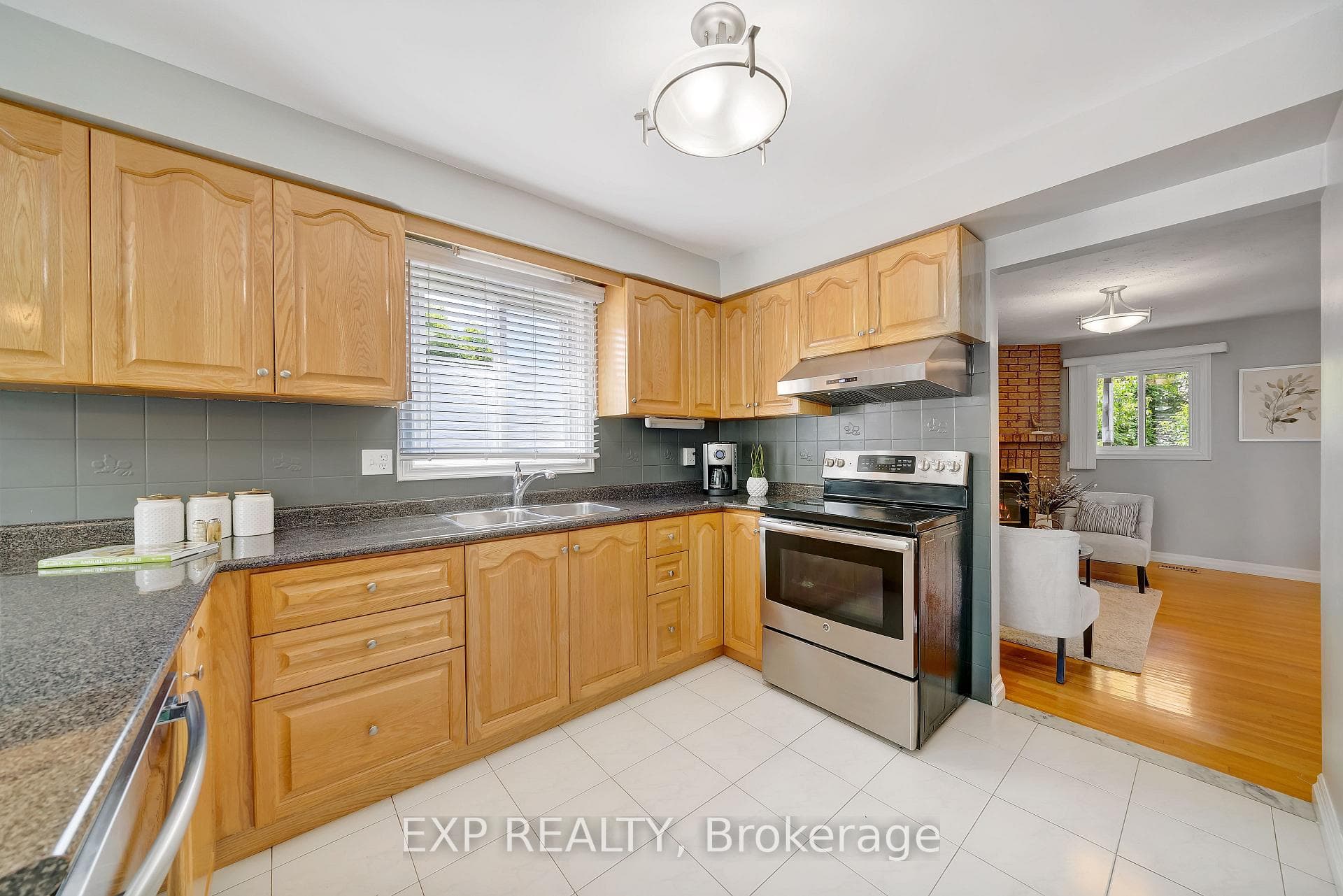 18 Westlake Crescent photo 5